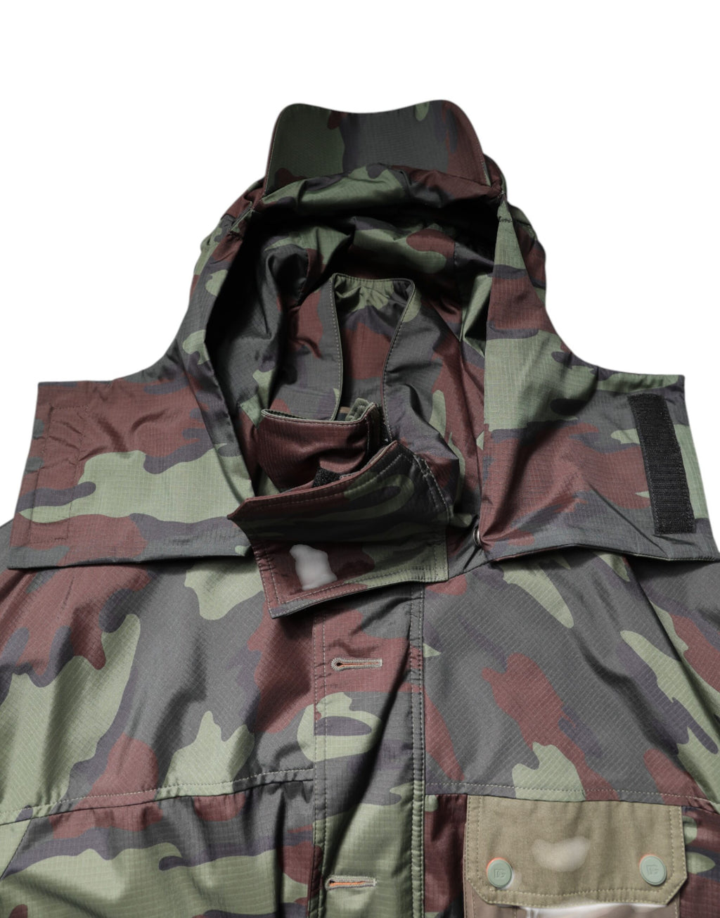 Mehrfarbige Camouflage-Kapuzenjacke mit Knöpfen