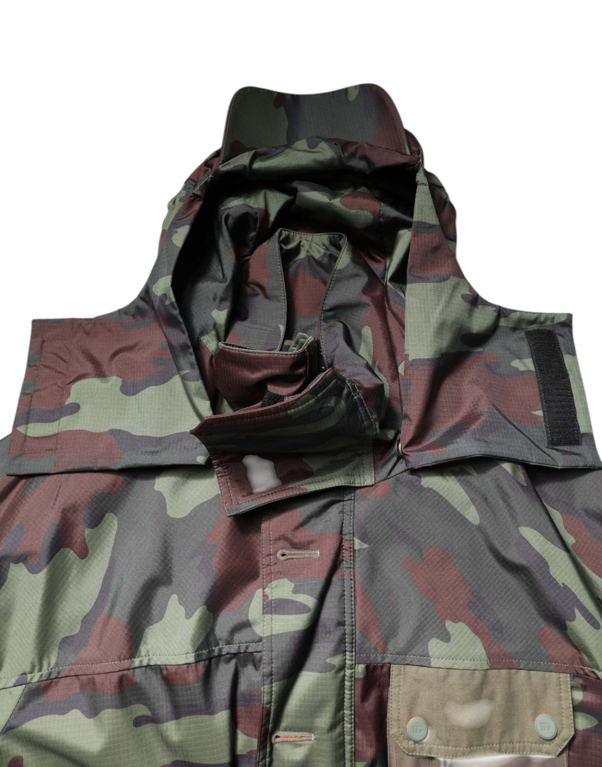 Mehrfarbige Camouflage-Kapuzenjacke mit Knöpfen