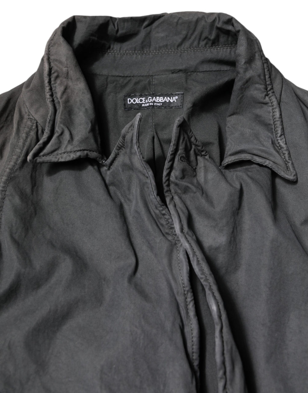 Schwarze Manteljacke aus einfarbiger Baumwolle mit Kragen