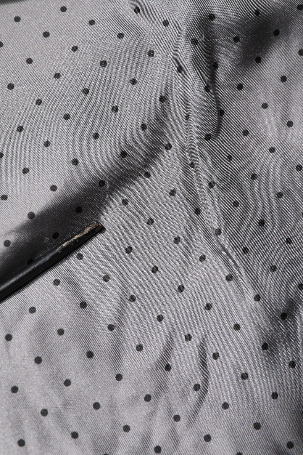 Graues Langarmhemd aus Seide mit Polka Dots