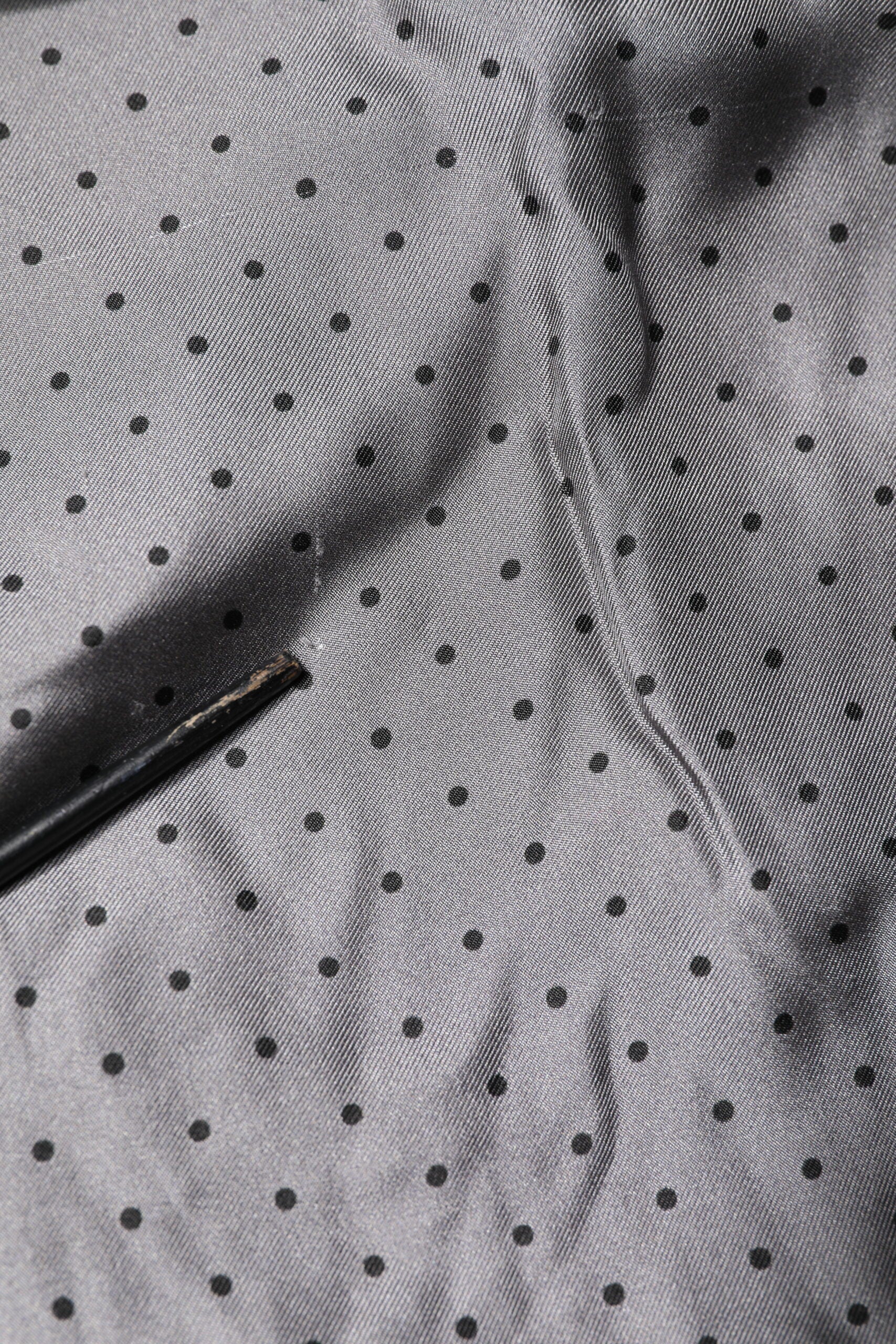 Graues Langarmhemd aus Seide mit Polka Dots