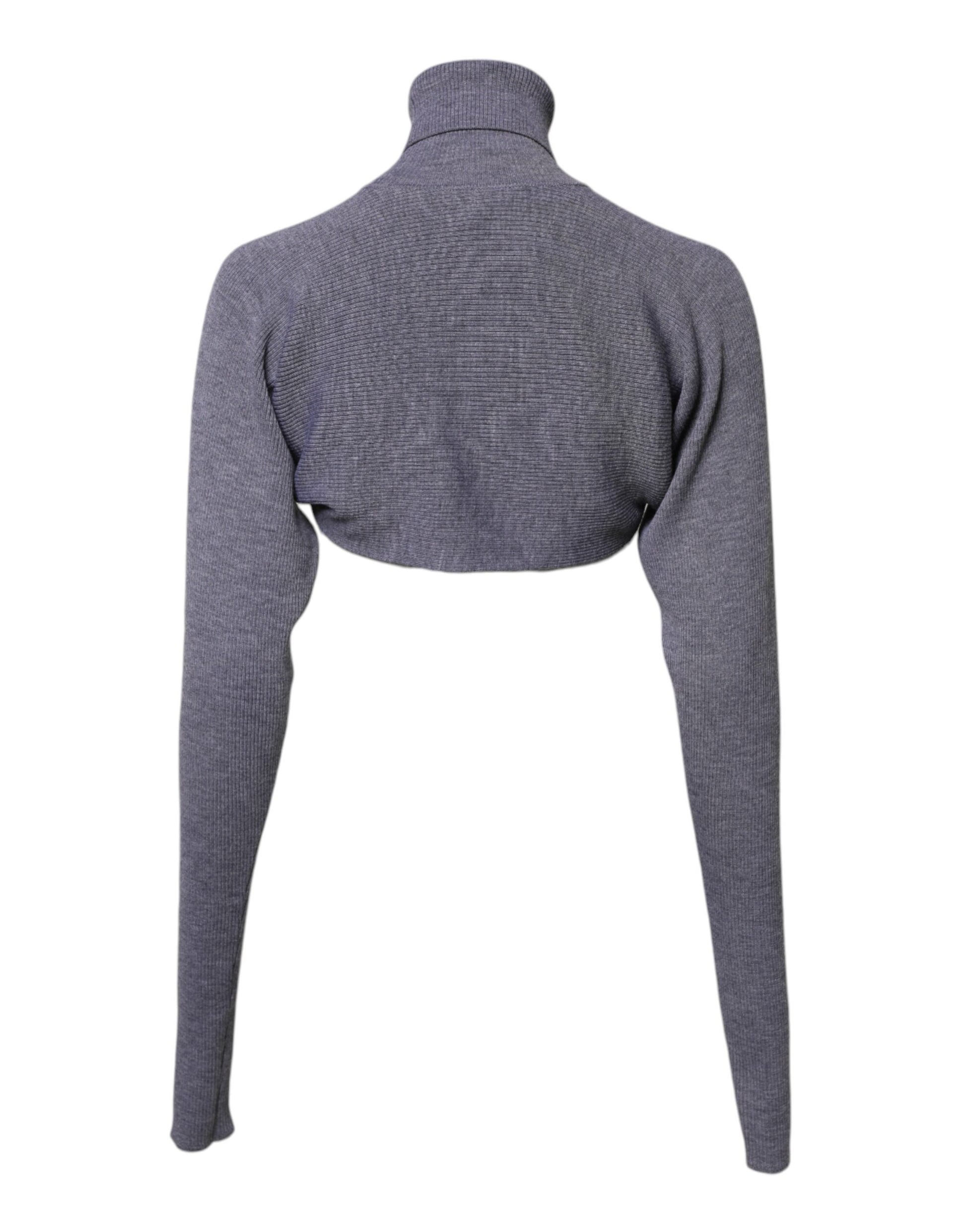 Grauer Rollkragenpullover aus Wollstrick