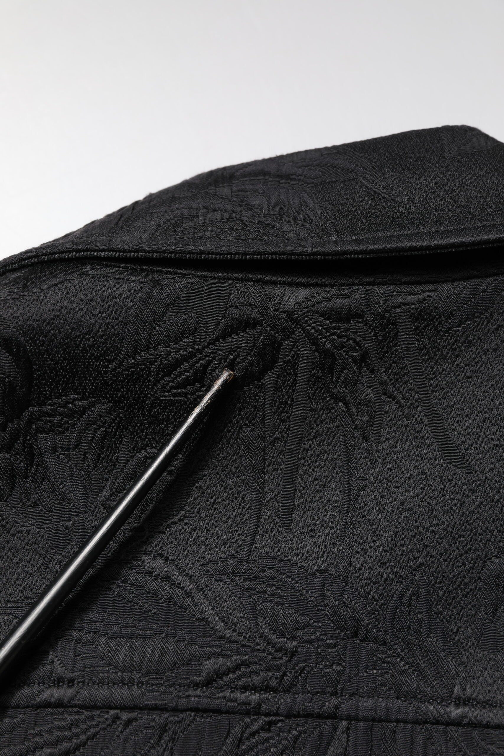 Schwarze Bikerjacke aus Brokat-Baumwolle mit durchgehendem Reißverschluss