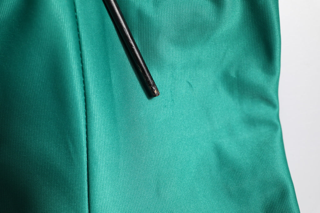 Mehrfarbige Windjacke mit durchgehendem Reißverschluss