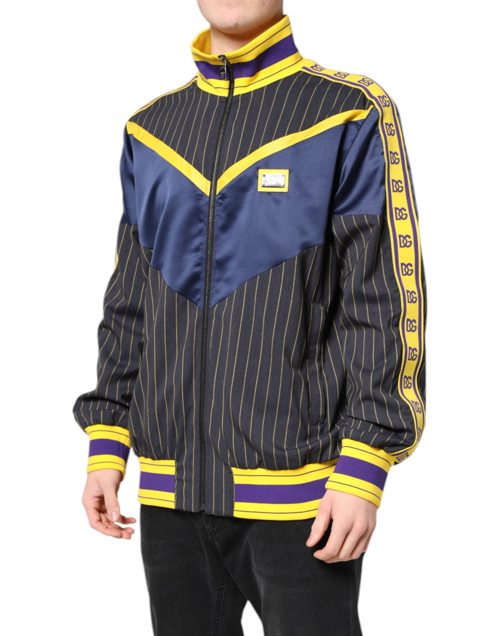 Schwarze Bomberjacke mit durchgehendem Reißverschluss und gestreiftem Logo