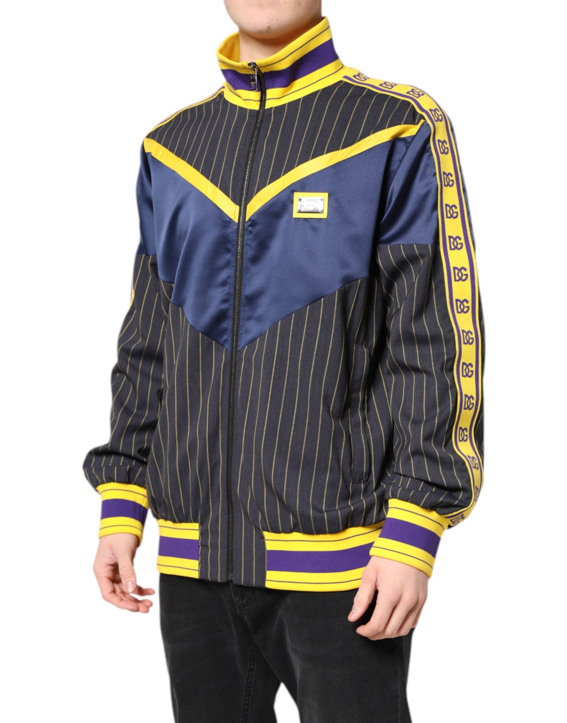 Schwarze Bomberjacke mit durchgehendem Reißverschluss und gestreiftem Logo