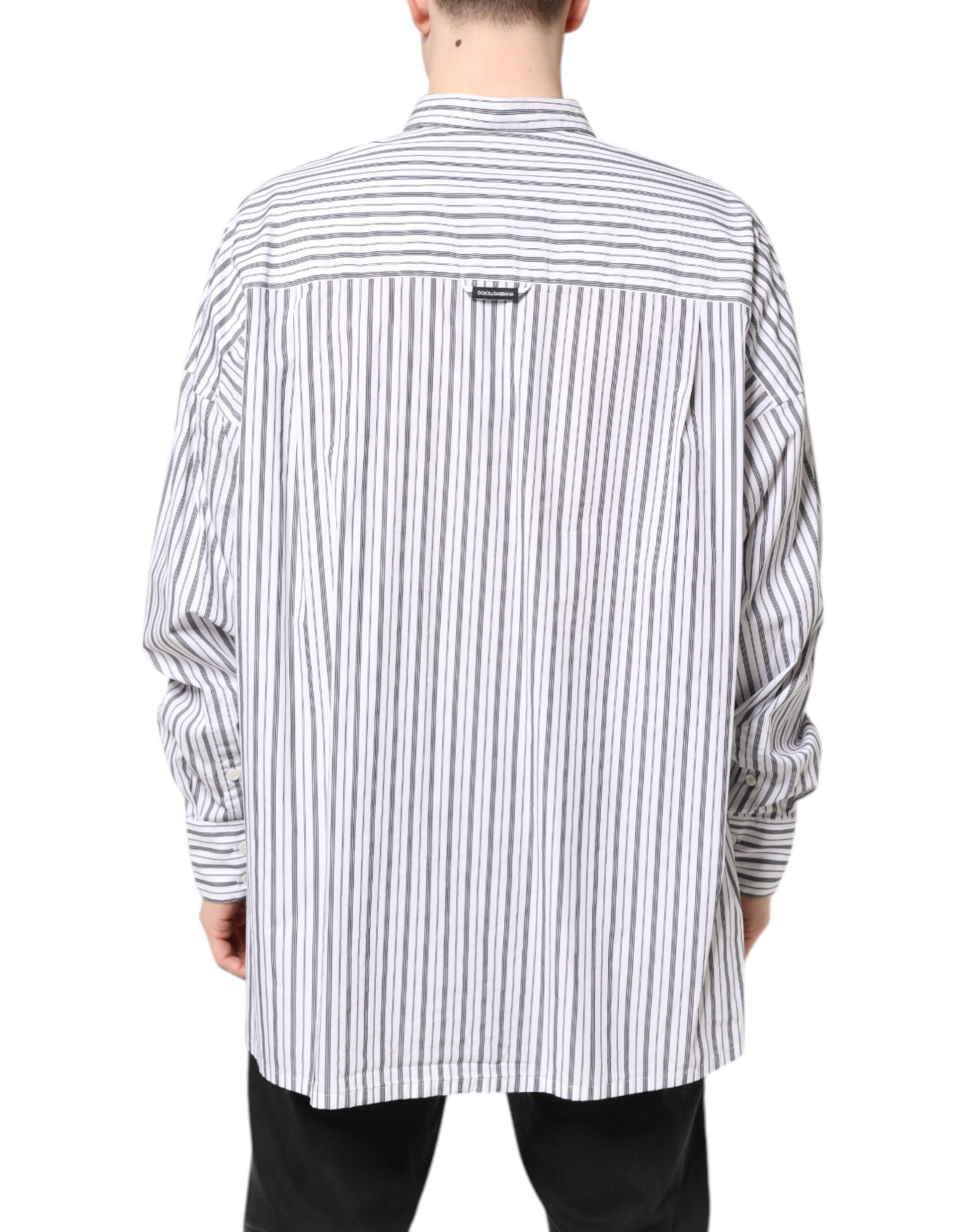 Weiß-schwarz gestreiftes Button-Down-Freizeithemd