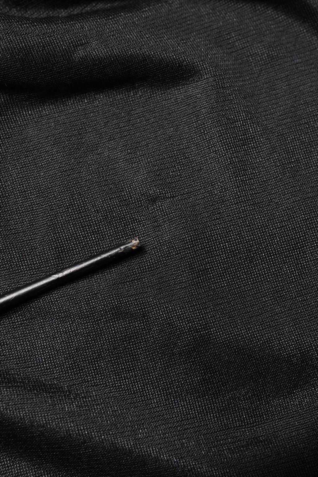 Schwarzer Strickpullover mit Rundhalsausschnitt und Logo
