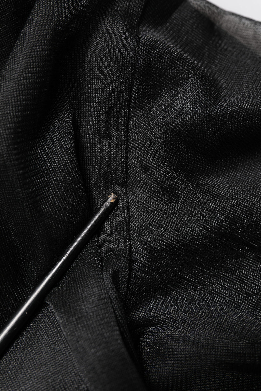 Schwarzer Strickpullover mit Rundhalsausschnitt und Logo