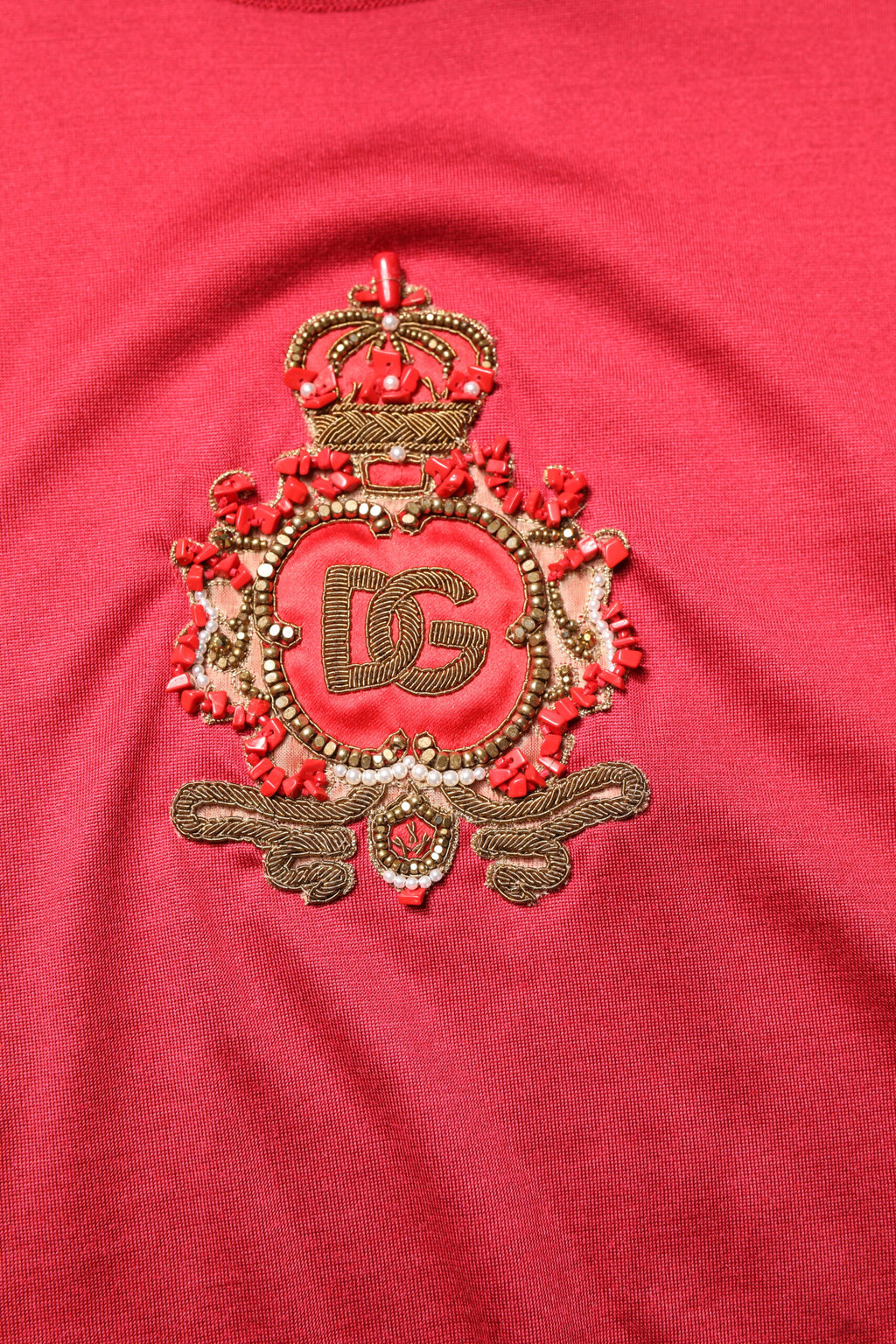 Rotes Seiden-T-Shirt mit DG Crown-Logo und kurzen Ärmeln
