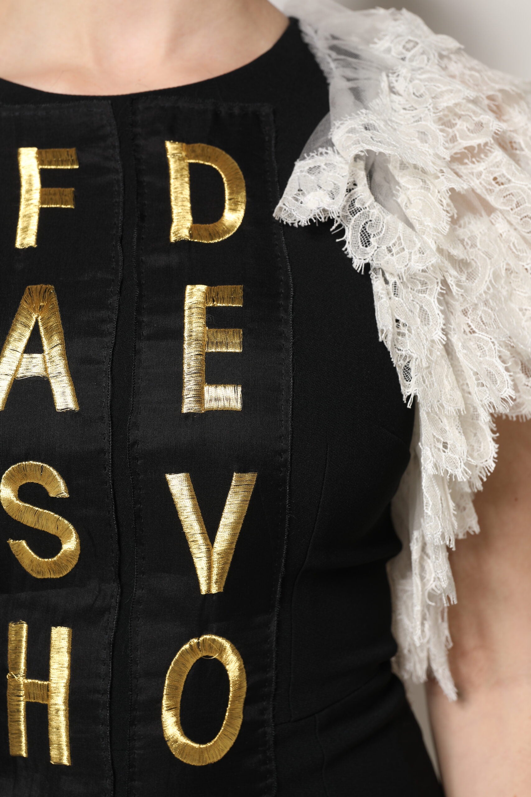 Schwarzes, verziertes Minikleid von Fashion Devotion