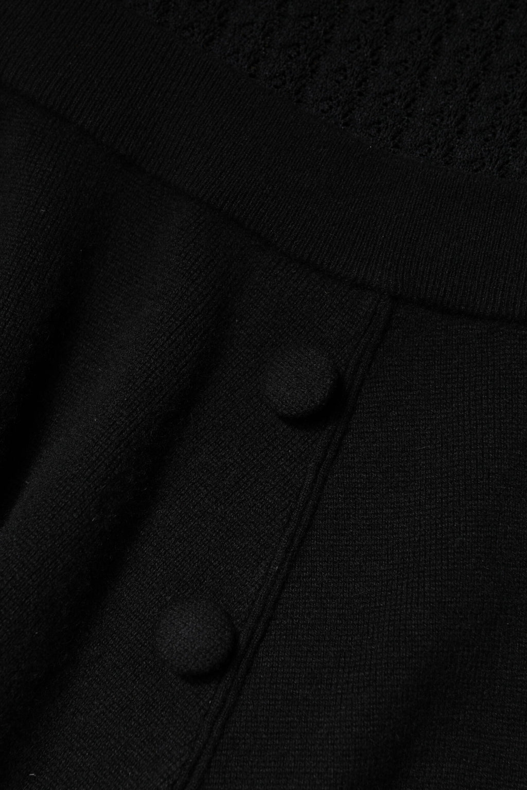 Schwarzes, langärmliges A-Linien-Midikleid aus Kaschmir