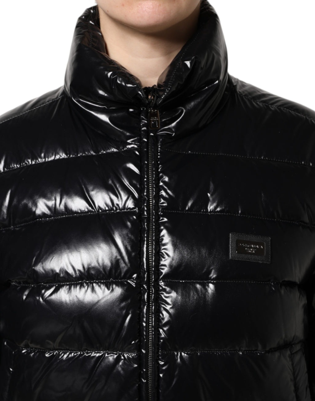 Schwarze Pufferjacke mit durchgehendem Reißverschluss und Logo-Schild