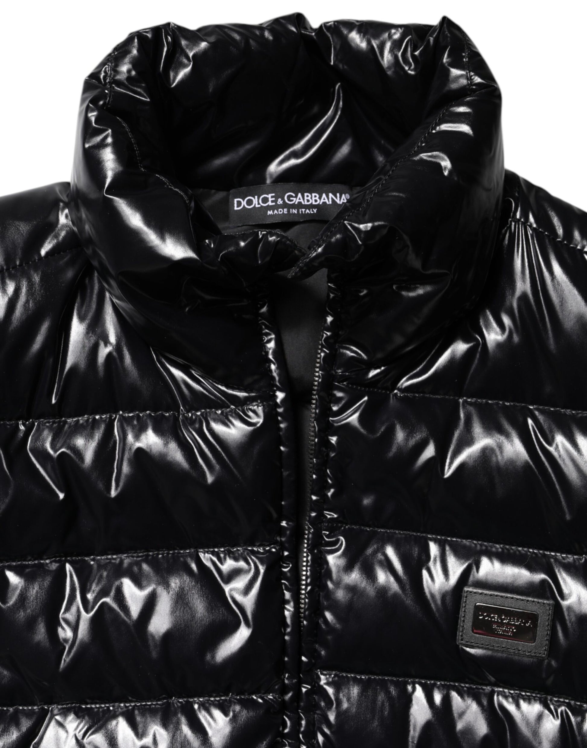 Schwarze Pufferjacke mit durchgehendem Reißverschluss und Logo-Schild
