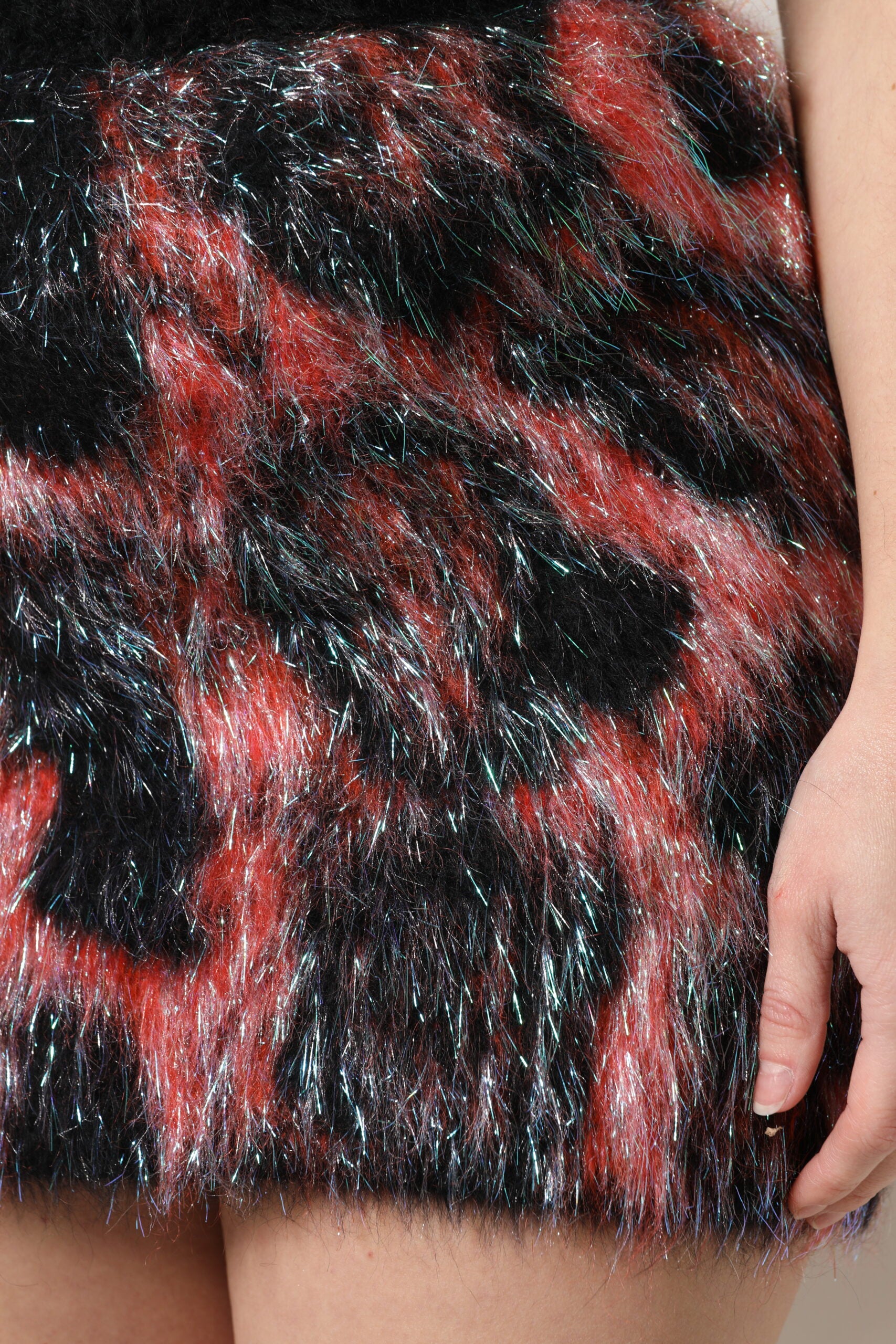 Mehrfarbiger Minirock aus Plüsch mit hoher Taille