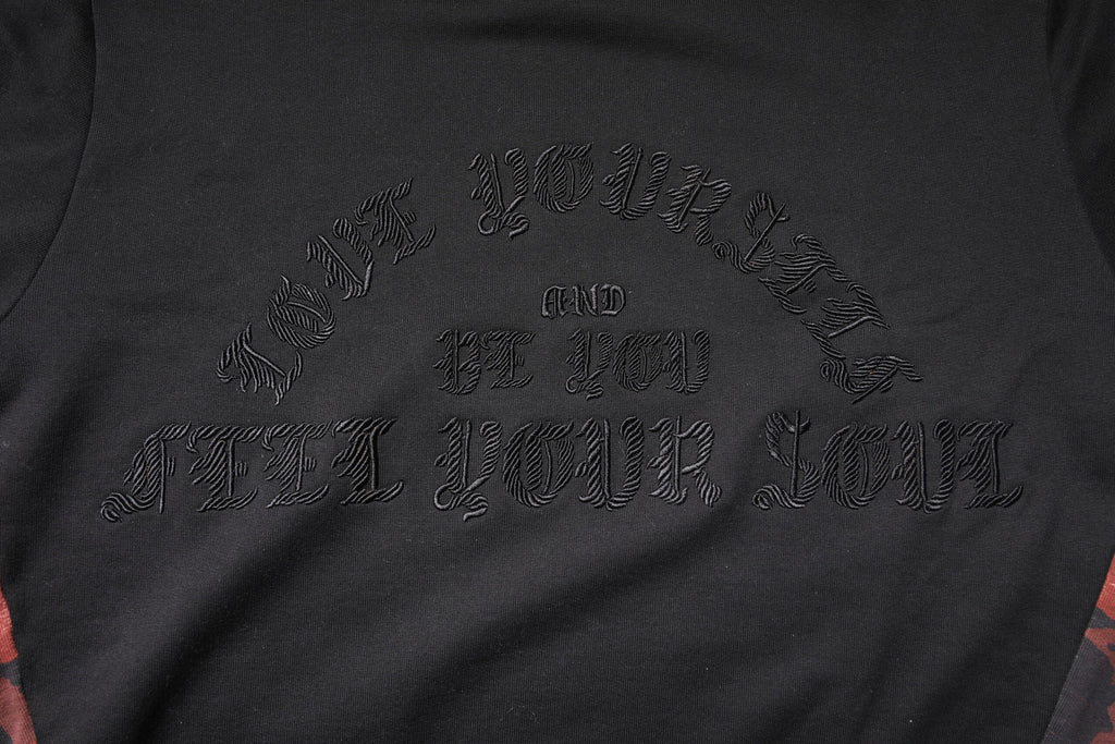 Schwarzer Pullover mit Rundhalsausschnitt und Stickerei