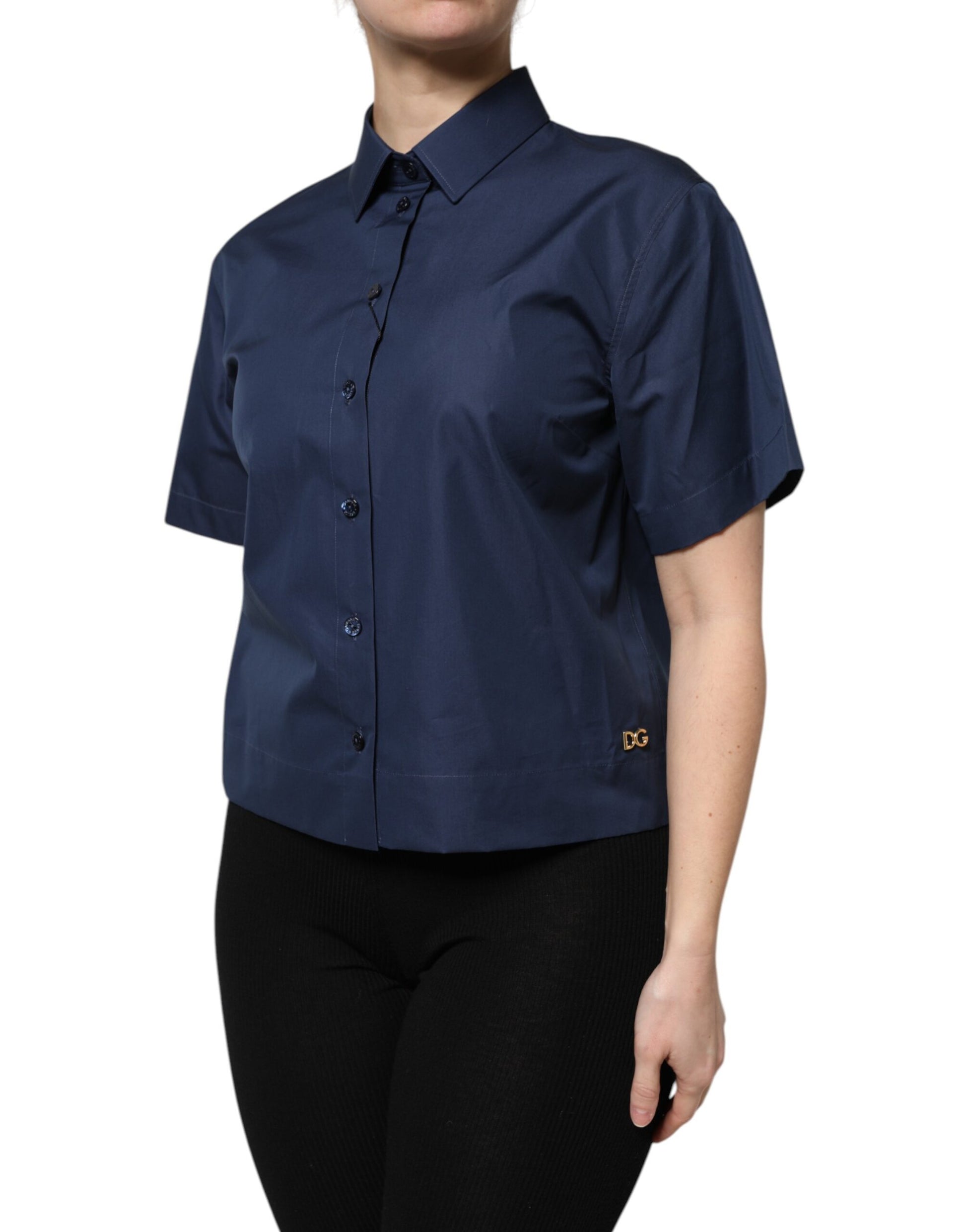 Blaues, kurzärmliges Button-Down-Oberteil aus Baumwolle