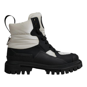 Schwarz-weiße, gepolsterte, wadenlange Schnürstiefel