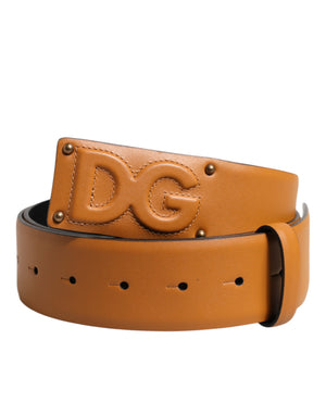 Brauner Ledergürtel mit DG-Logoprägung und Schnalle