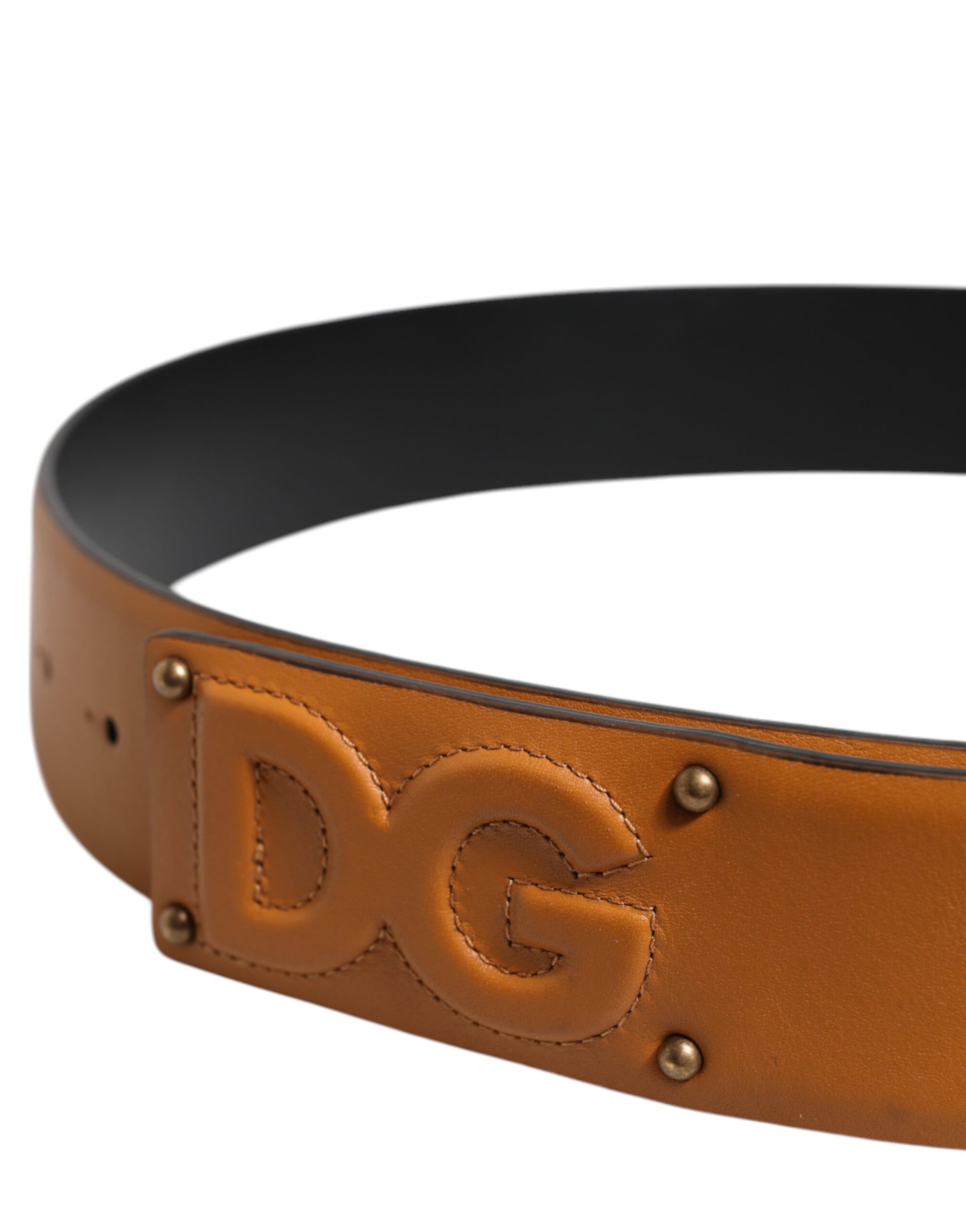 Brauner Ledergürtel mit DG-Logoprägung und Schnalle