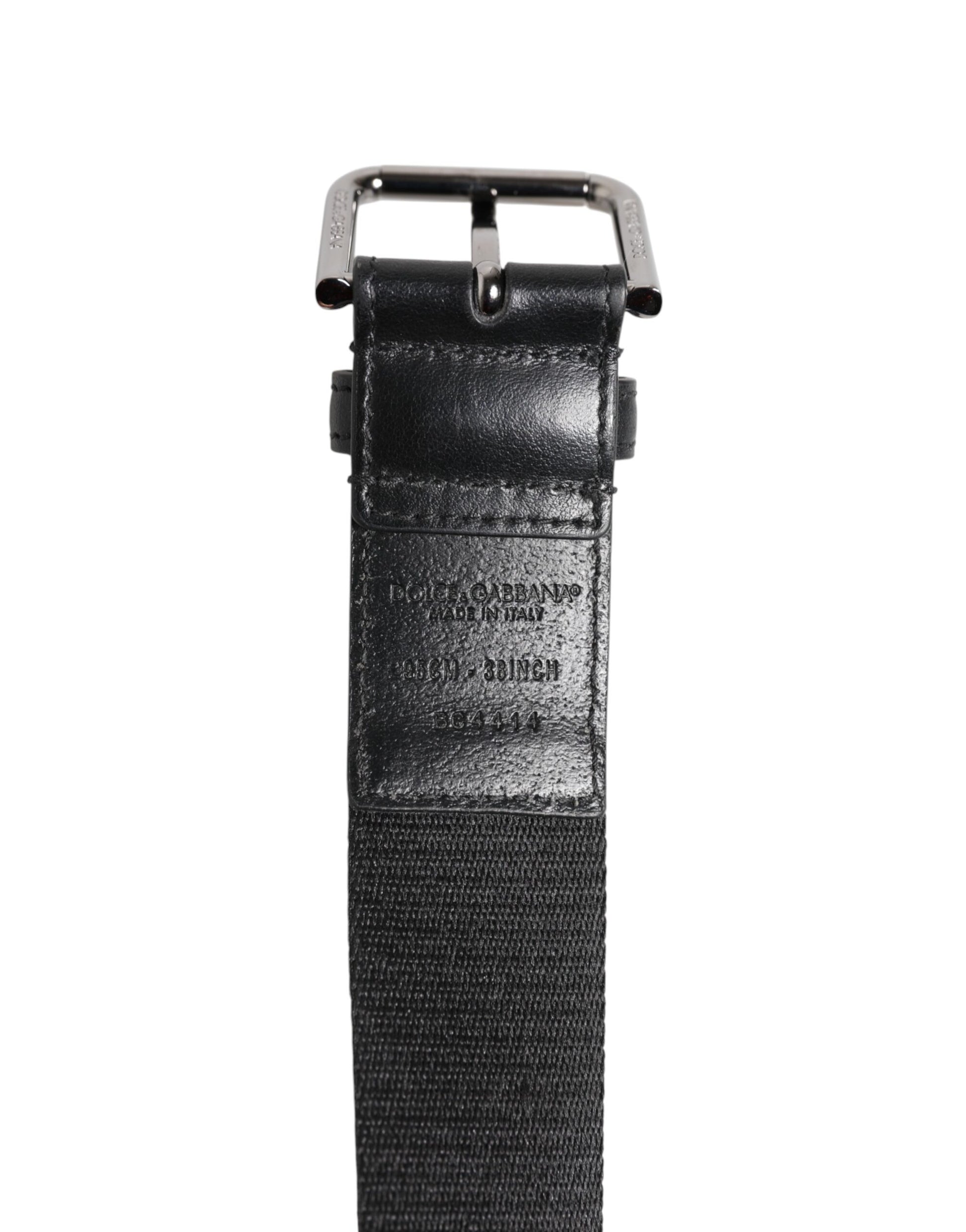 Schwarz-blauer Gürtel mit DG-Logo und silberner Metallschnalle