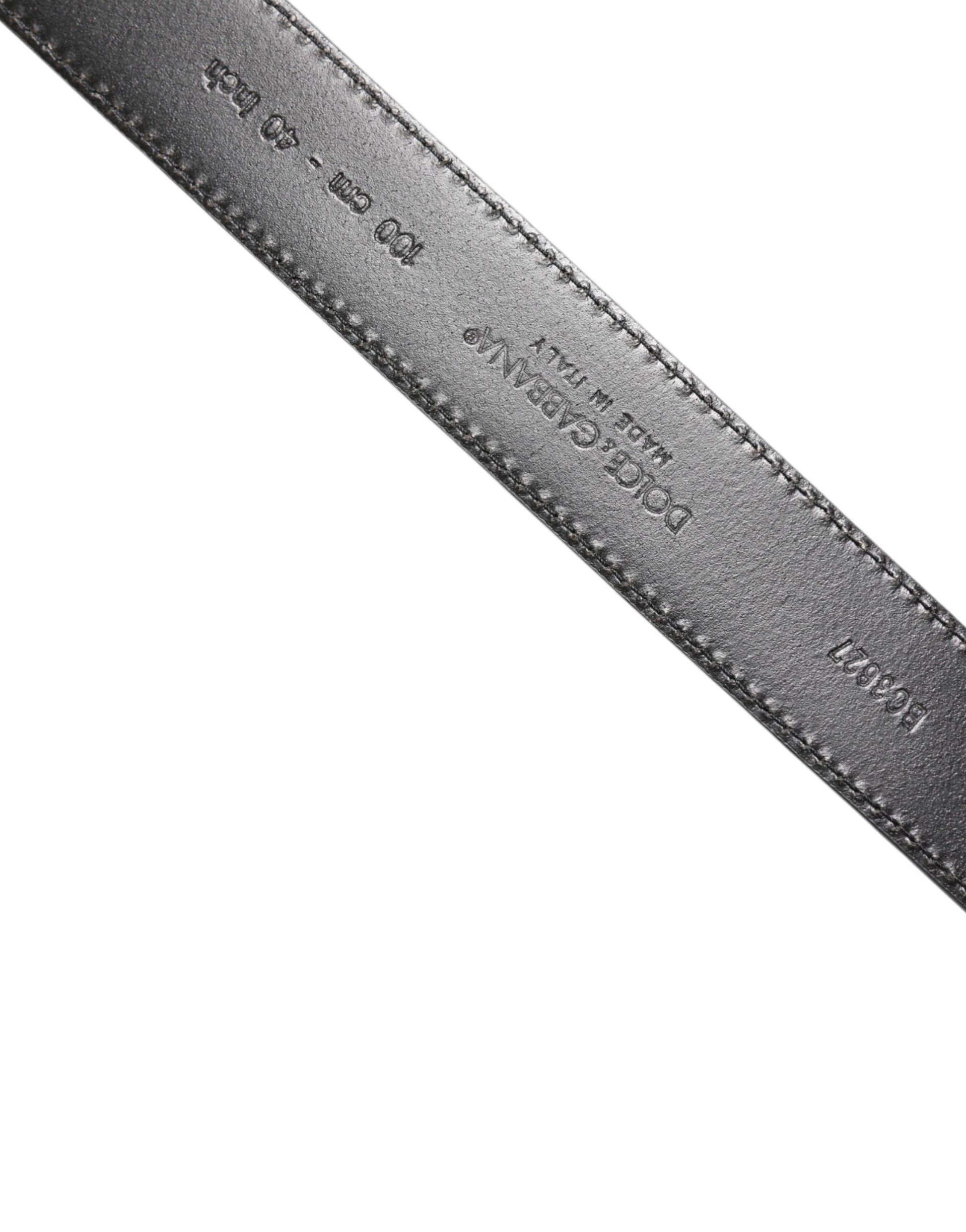 Schwarzer Gürtel aus Kalbsleder mit klassischer Metallschnalle