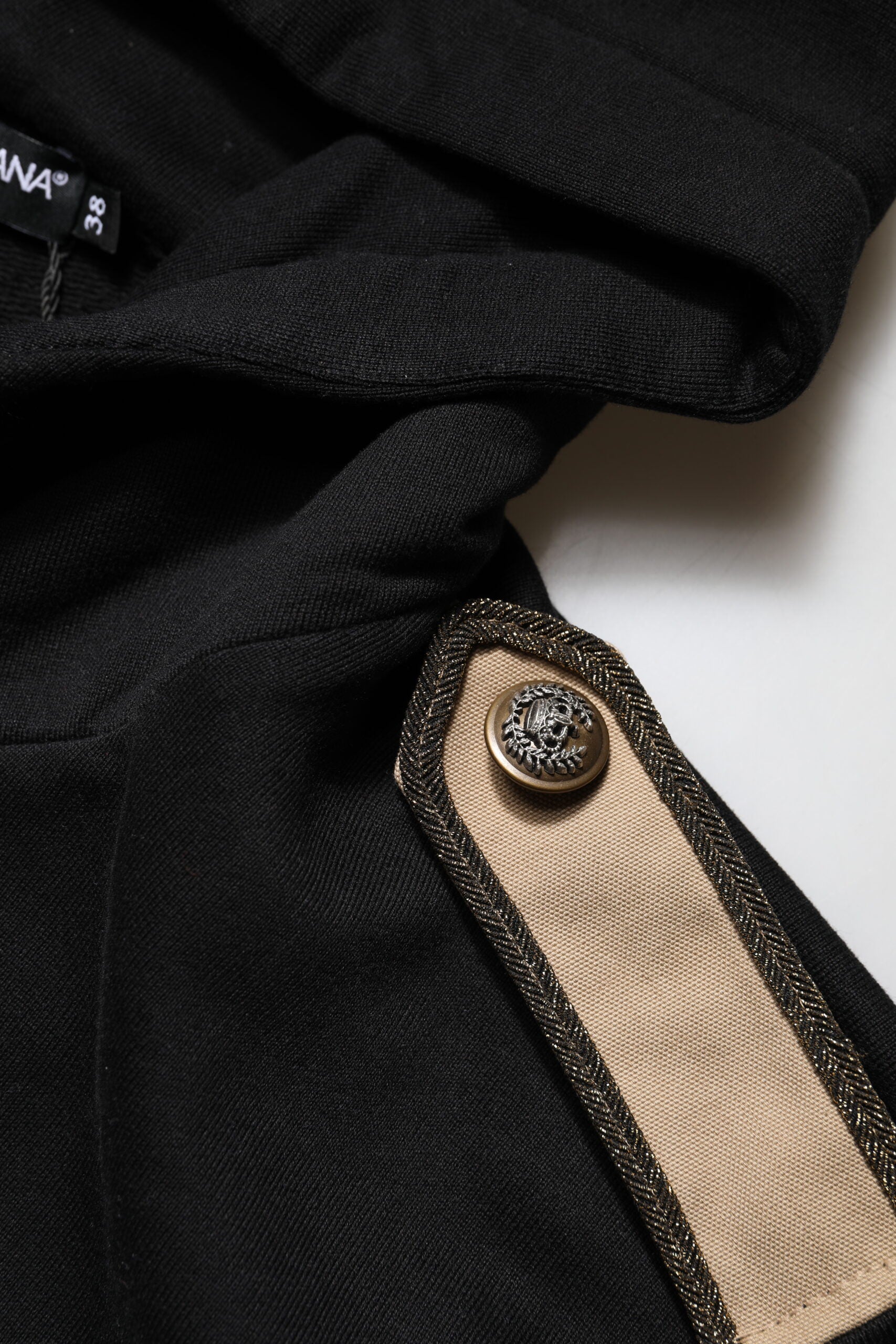 Schwarze Sweatshirtjacke mit durchgehendem Reißverschluss und Kapuze