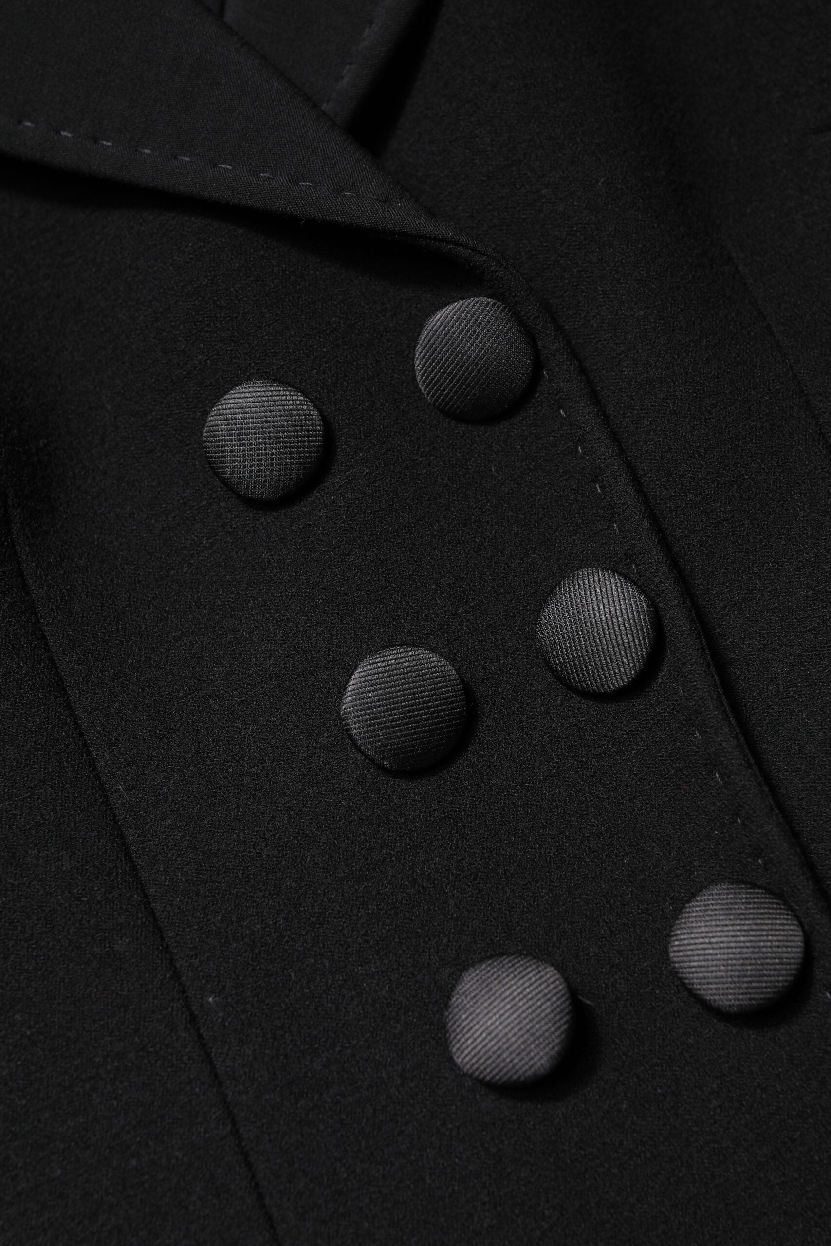 Schwarze zweireihige Wollmanteljacke