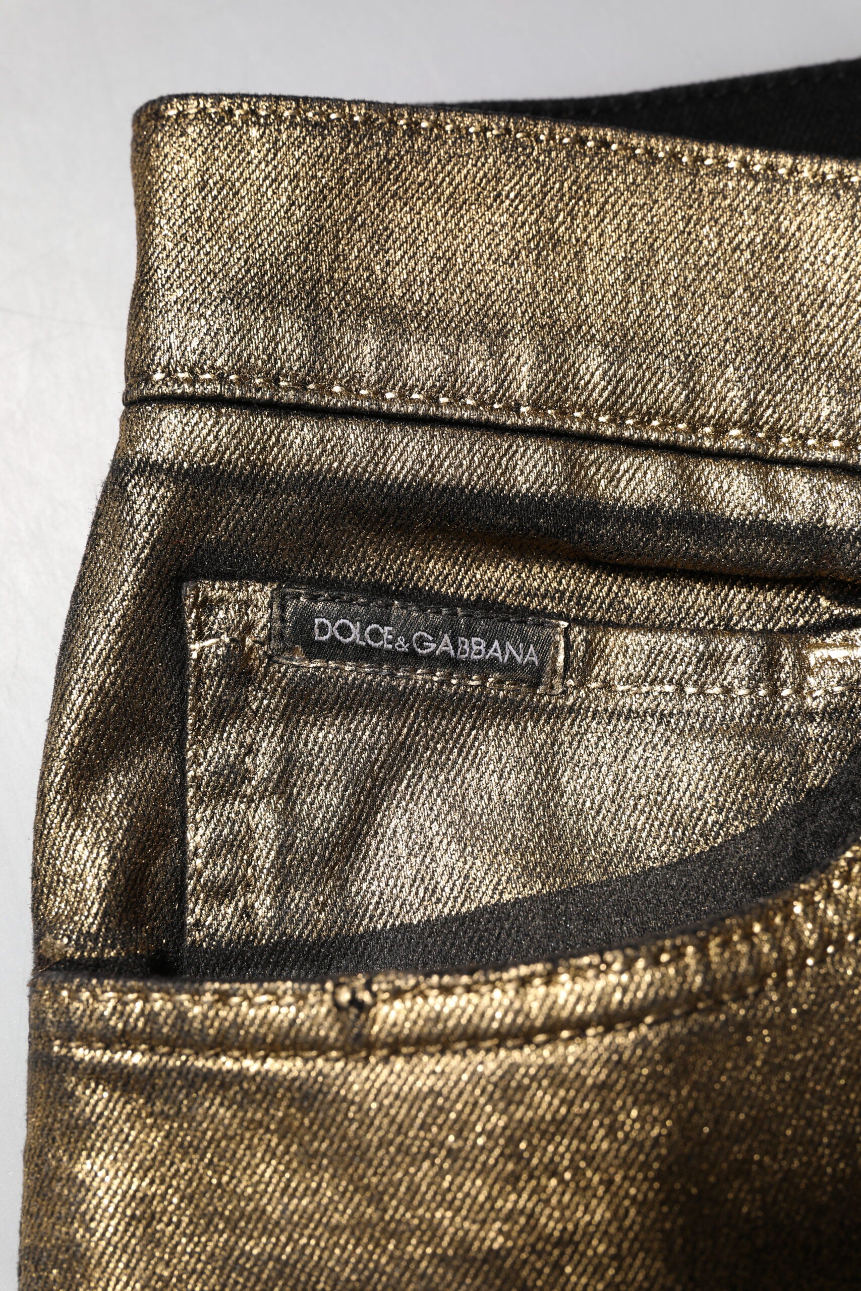 Goldfarbene Slim-Jeans aus zerfetztem Baumwollstretch