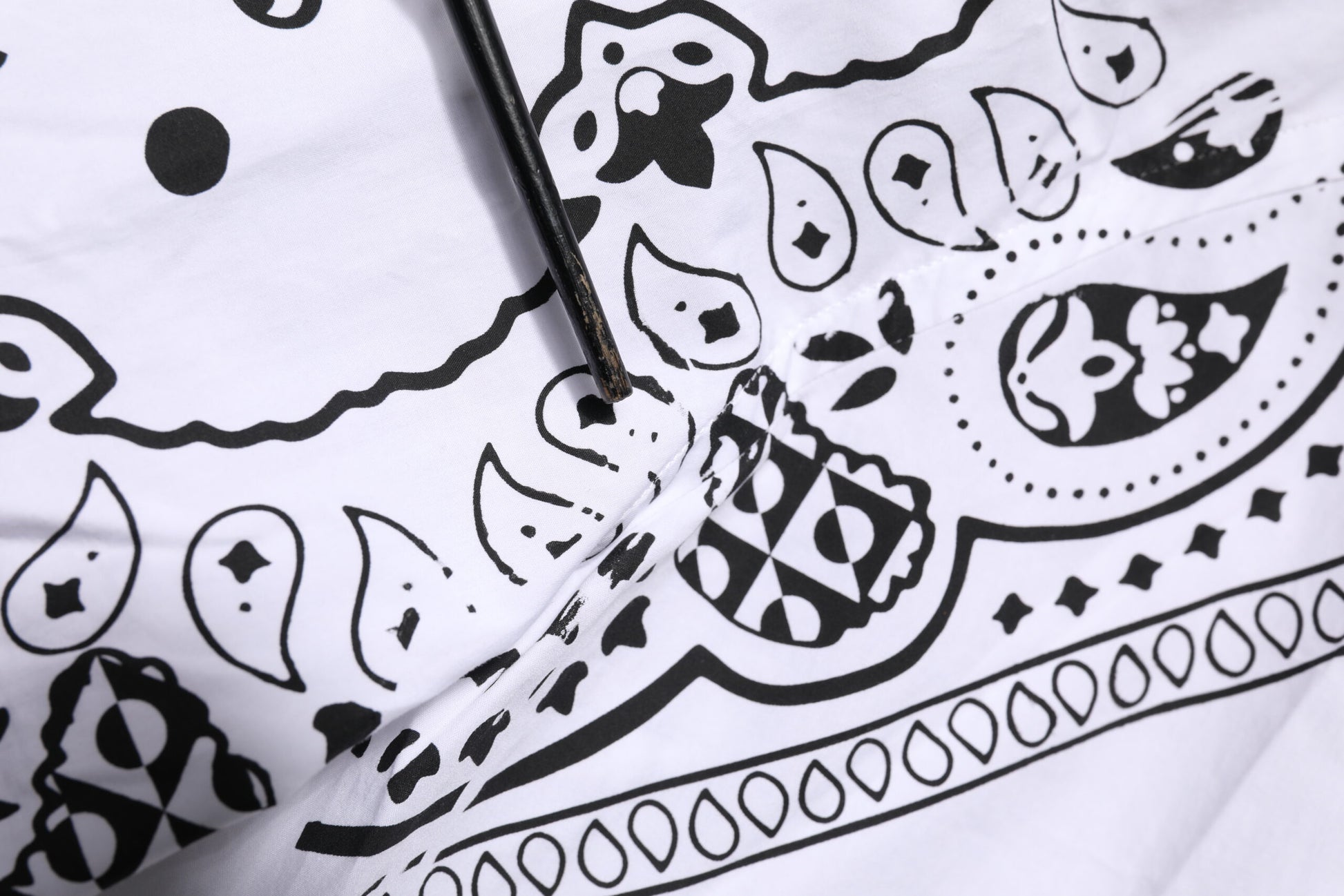 Weißes, formelles Hemd mit MARTINI-Bandana-Print