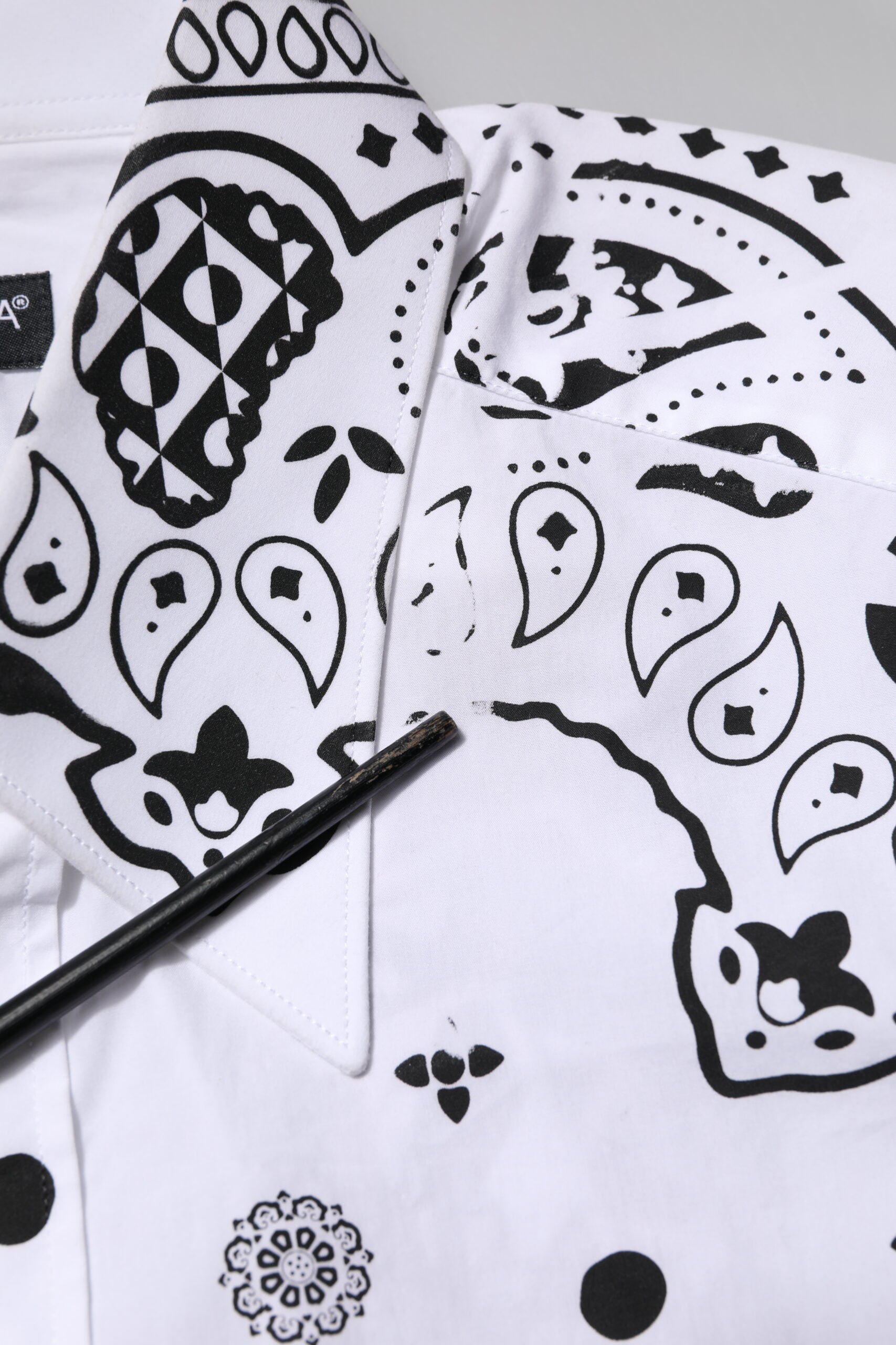 Weißes, formelles Hemd mit MARTINI-Bandana-Print