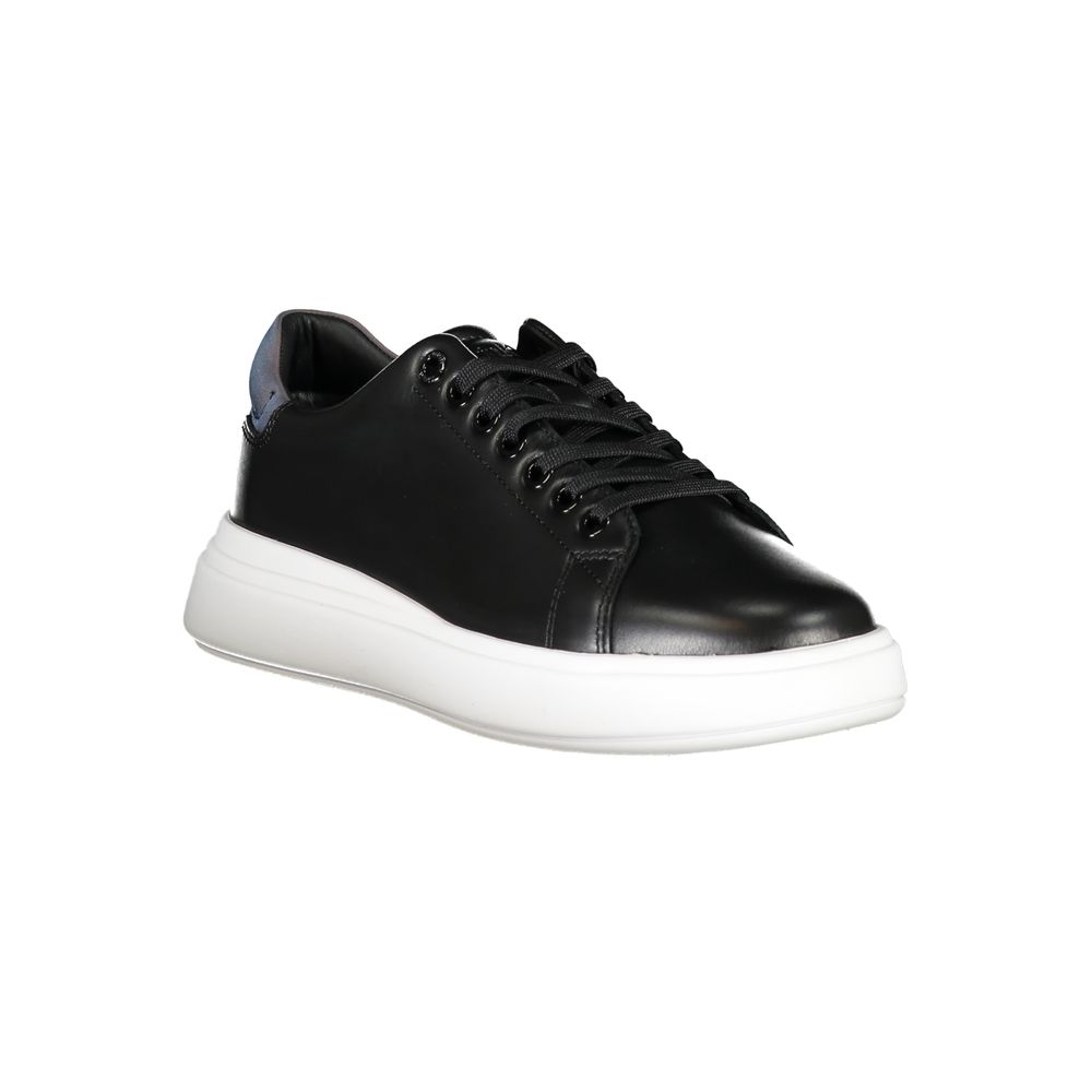 Schicke kontrastierende Schnür-Sneaker