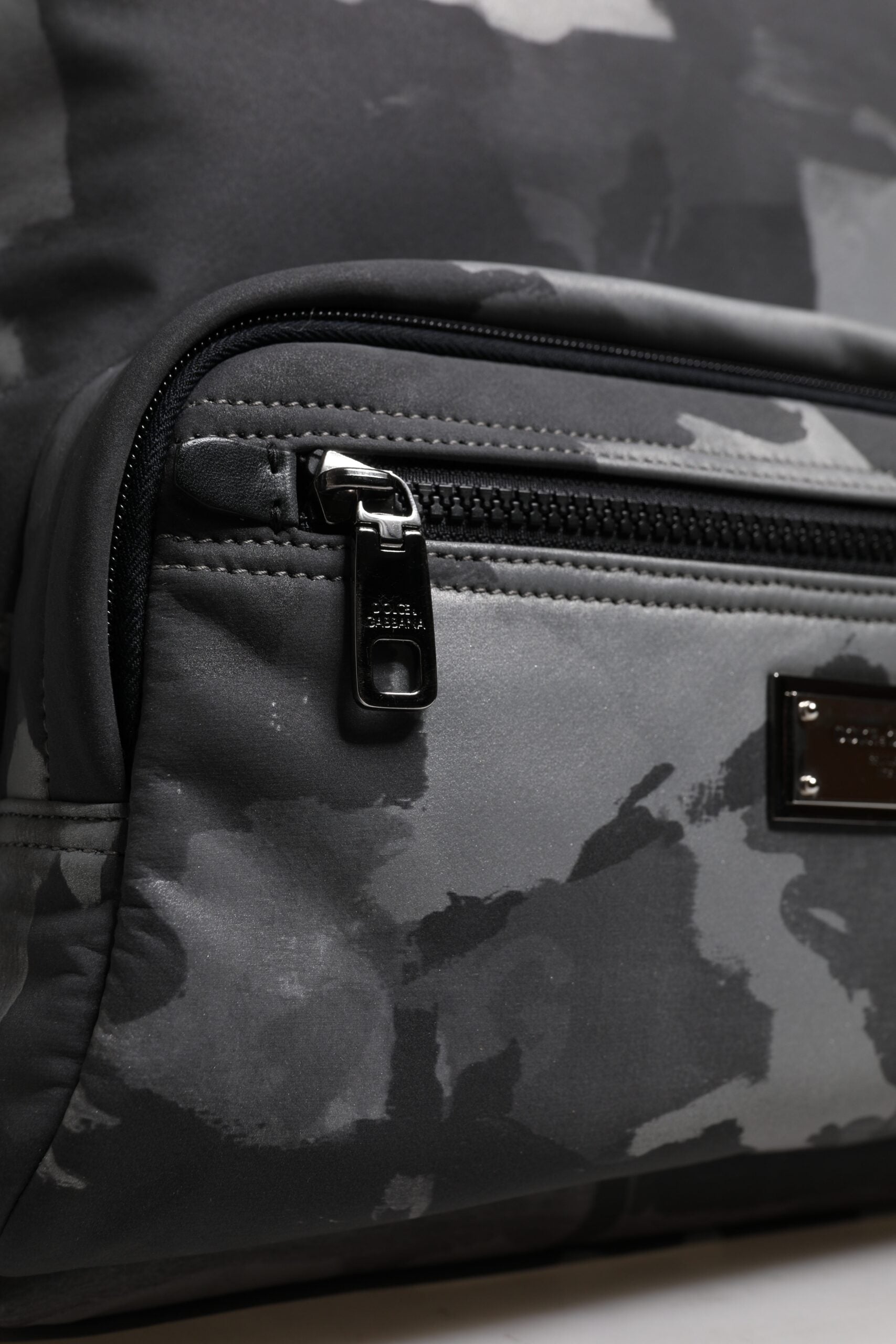 Graue Rucksacktasche aus Baumwolle mit Camouflage-Logo