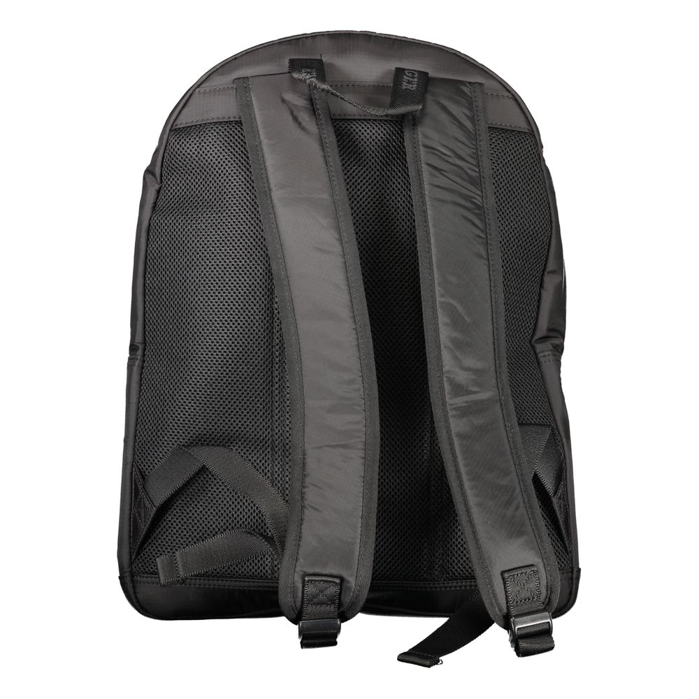 Schwarzer Nylonrucksack