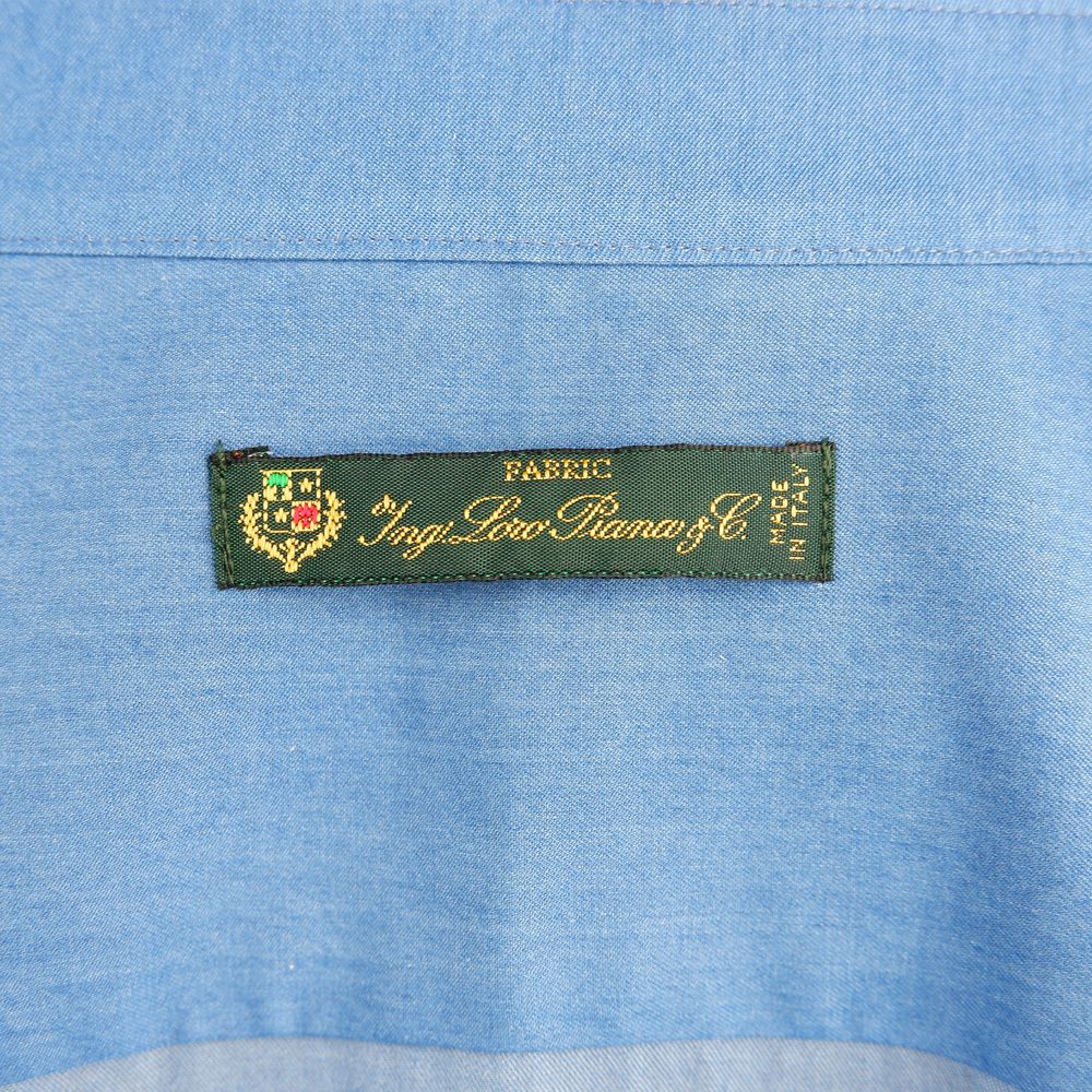 Blaues Herrenhemd aus Baumwolle
