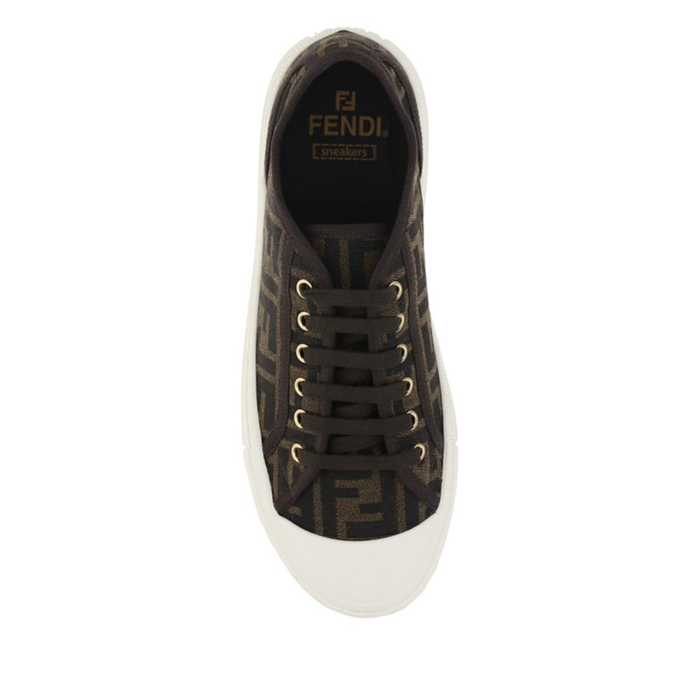 Monochrome Turnschuhe