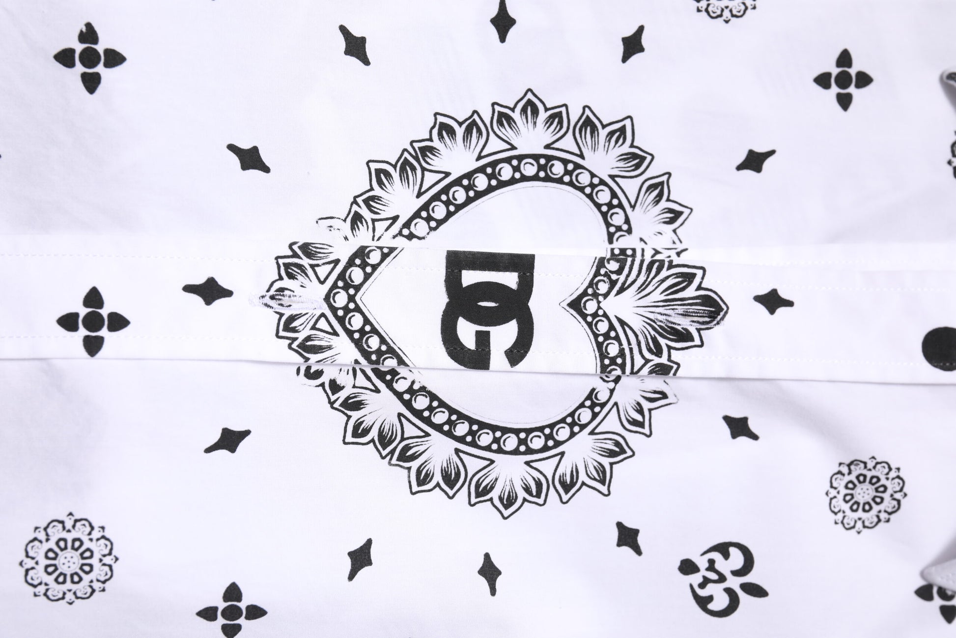 Weißes MARTINI-Hemd mit Bandana-Print