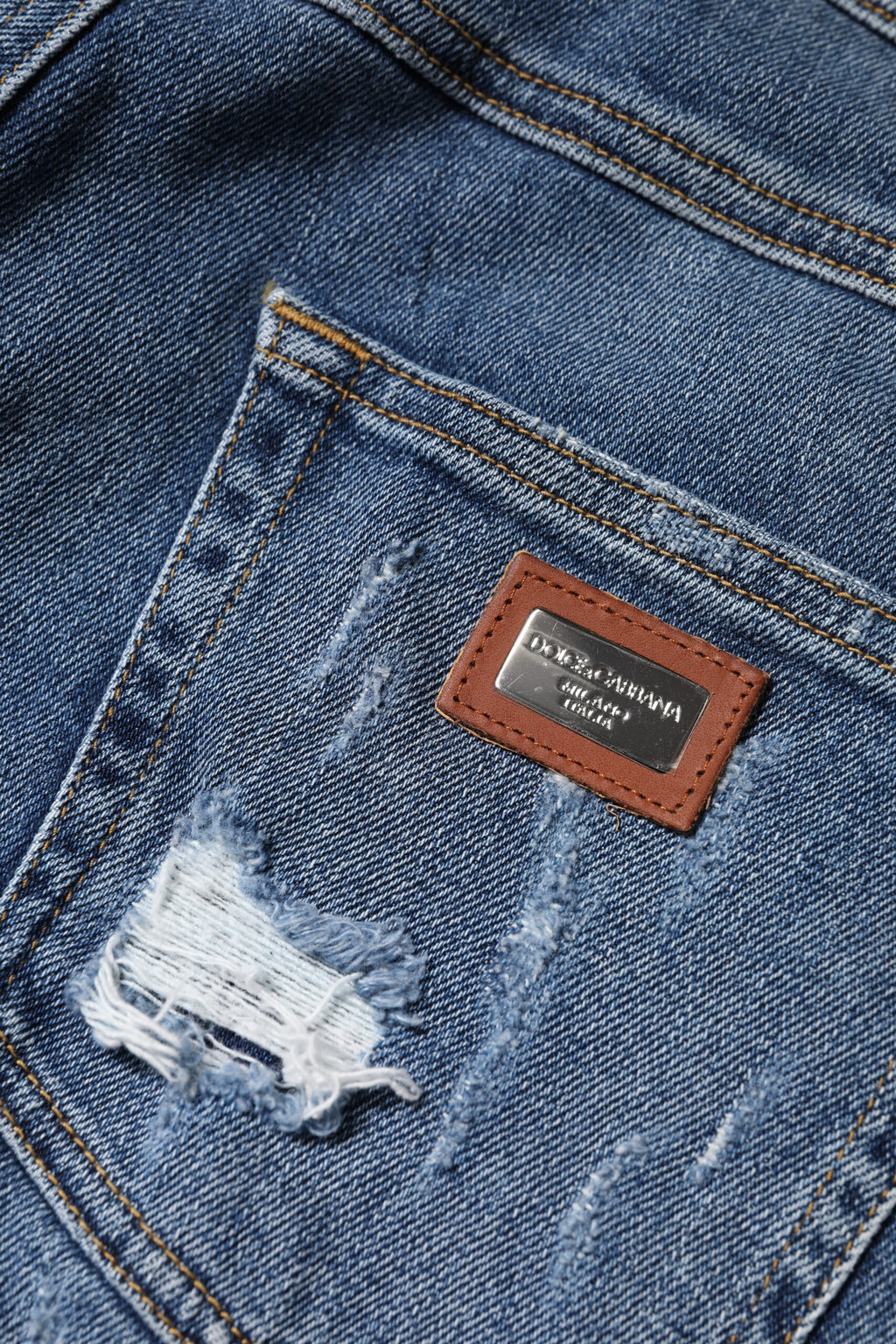 Blaue Jeans aus zerfetzter Baumwolle mit niedriger Taille