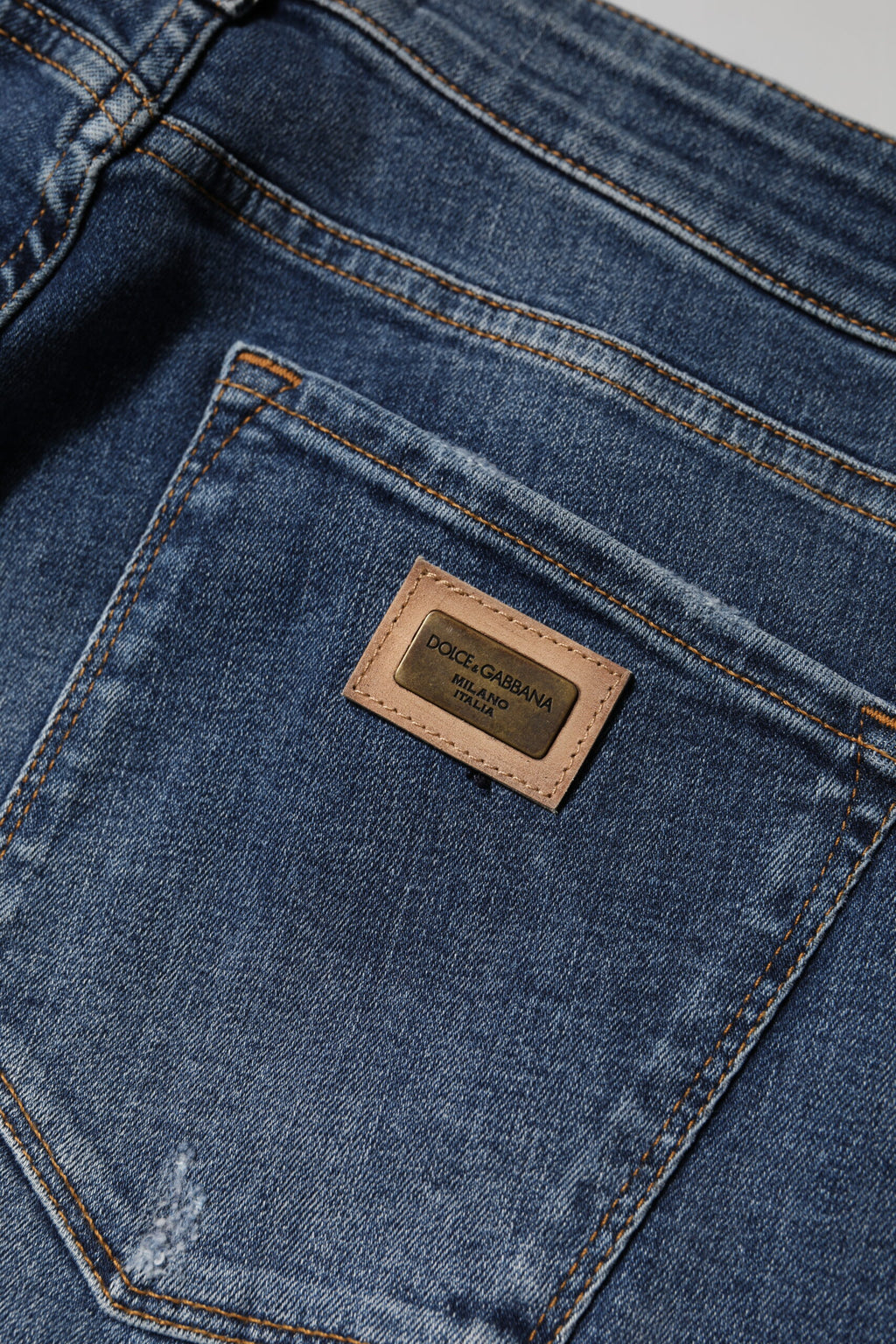 Blaue Jeans aus gewaschener Baumwolle mit niedriger Taille