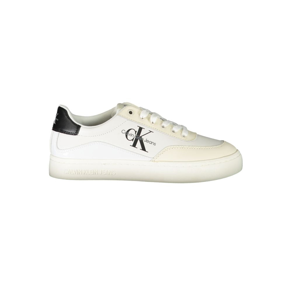Schicke weiße Schnür-Sneaker mit Kontrastdetails