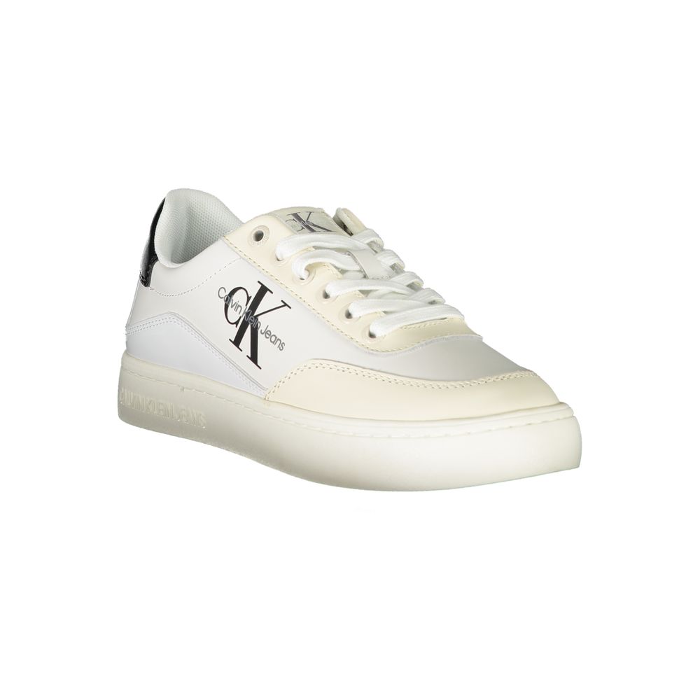 Schicke weiße Schnür-Sneaker mit Kontrastdetails