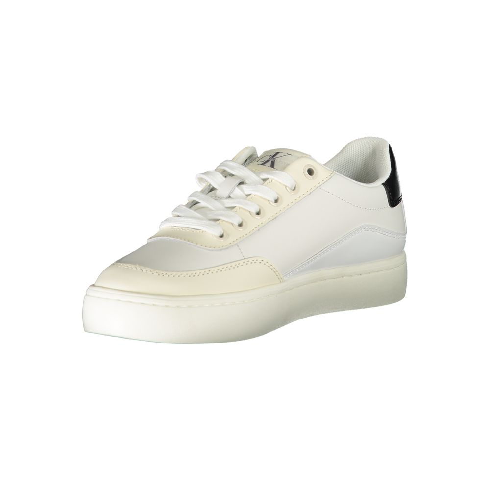 Schicke weiße Schnür-Sneaker mit Kontrastdetails