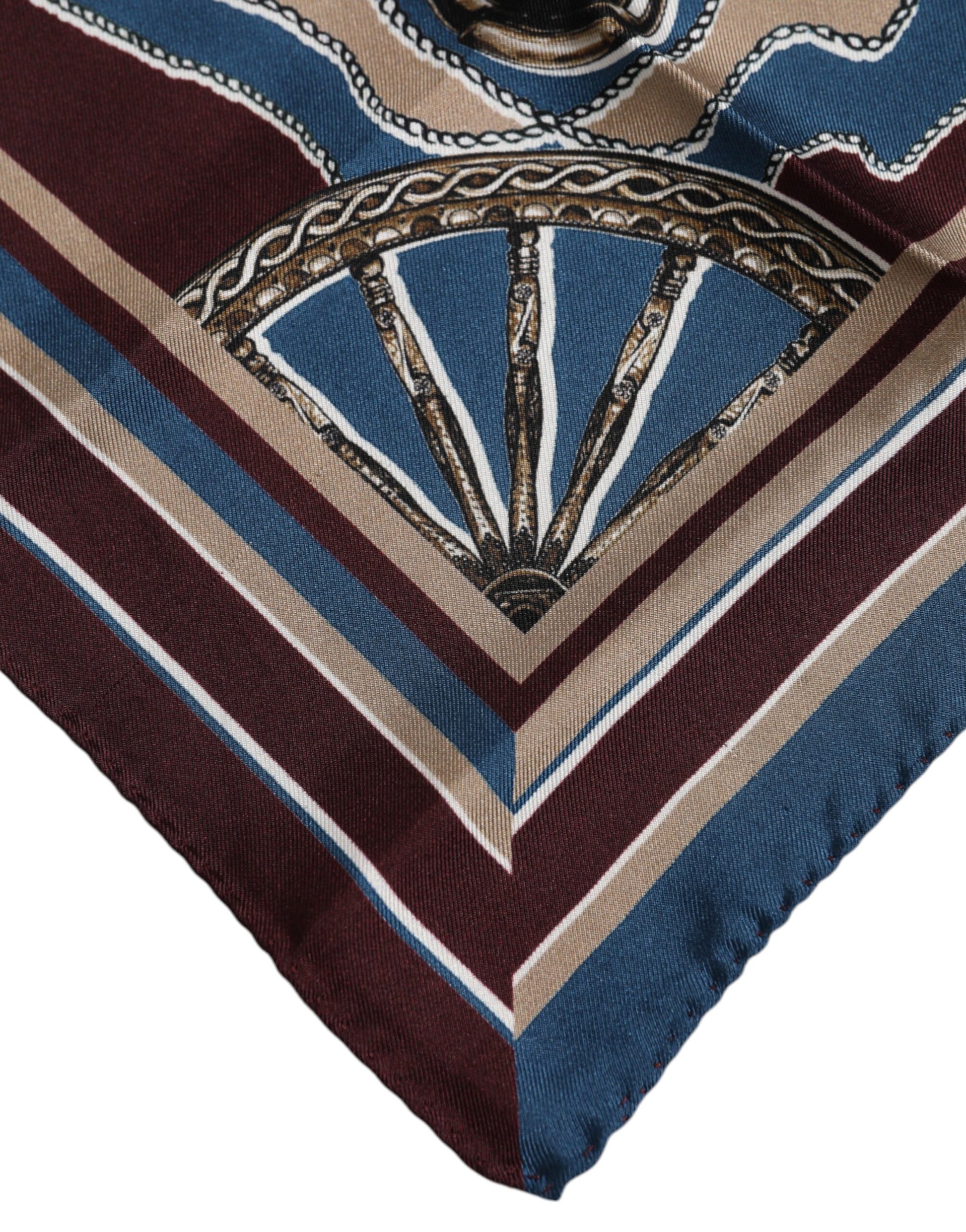 Quadratischer Foulard aus mehrfarbig bedruckter Seide