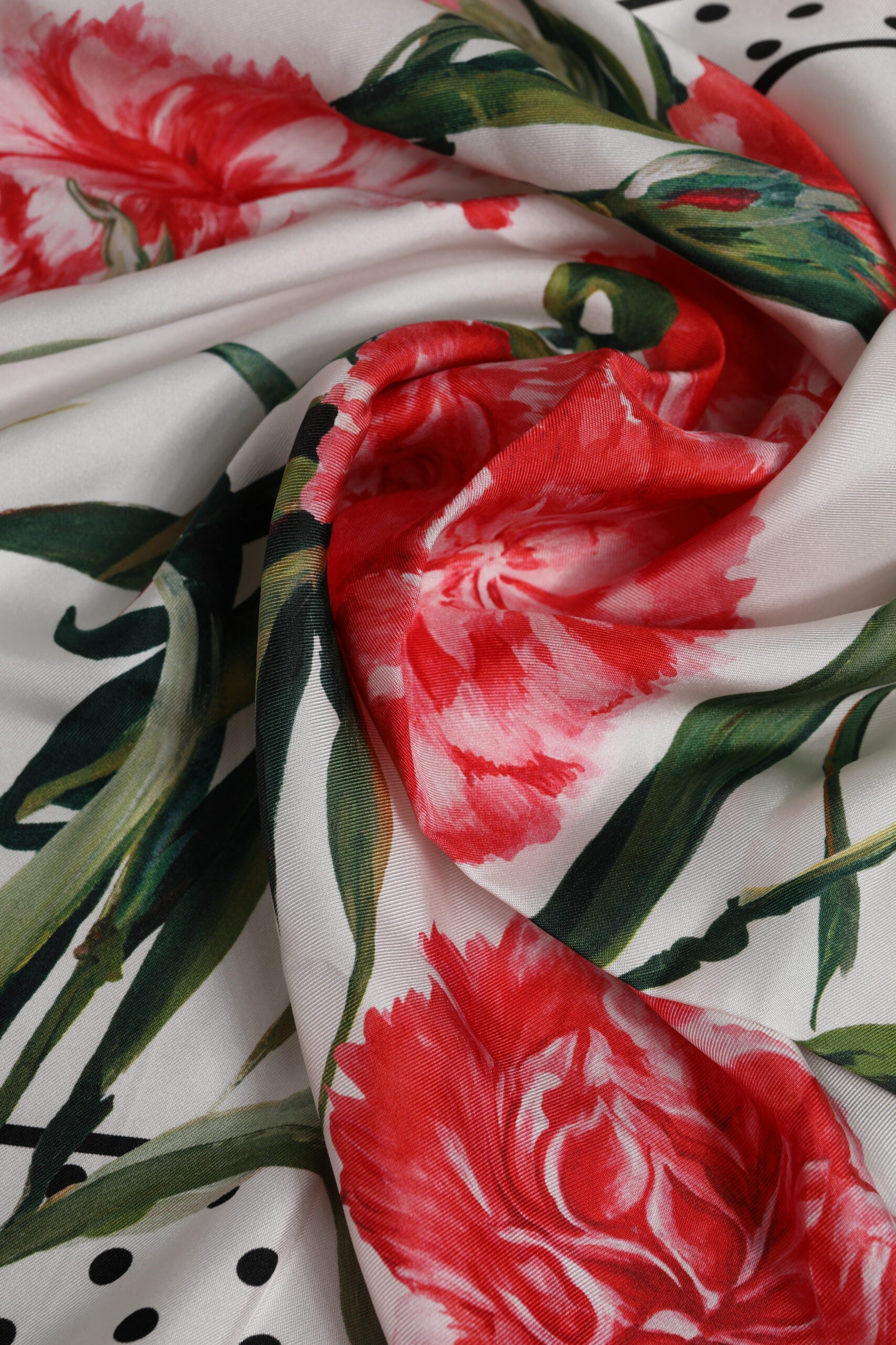 Quadratischer Foulard aus Seide mit Blumenmuster in Weiß