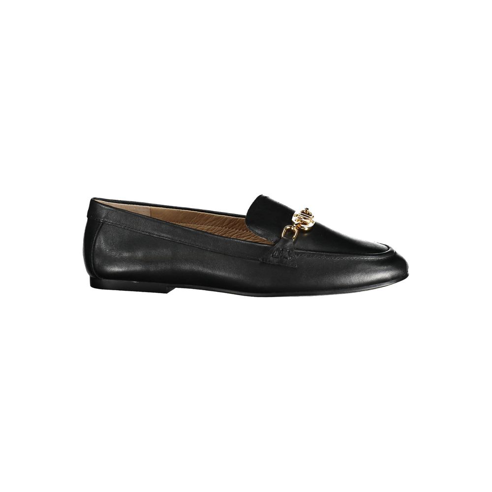 Flache Schuhe aus schwarzem Leder
