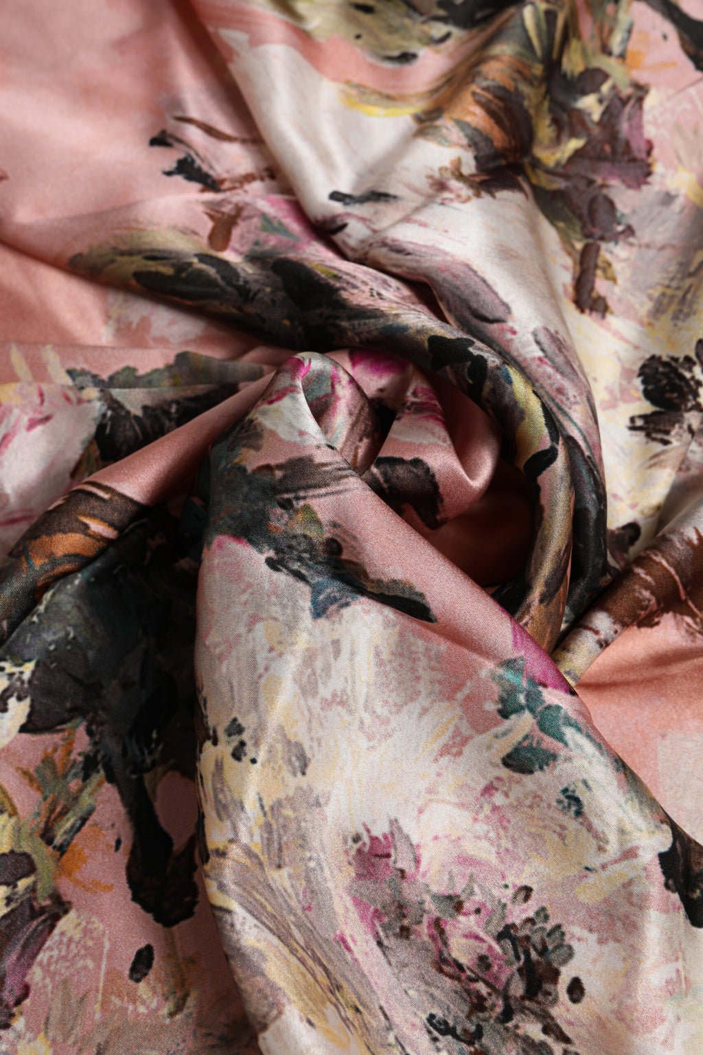 Rosafarbener quadratischer Foulard aus Seide mit Blumenmuster