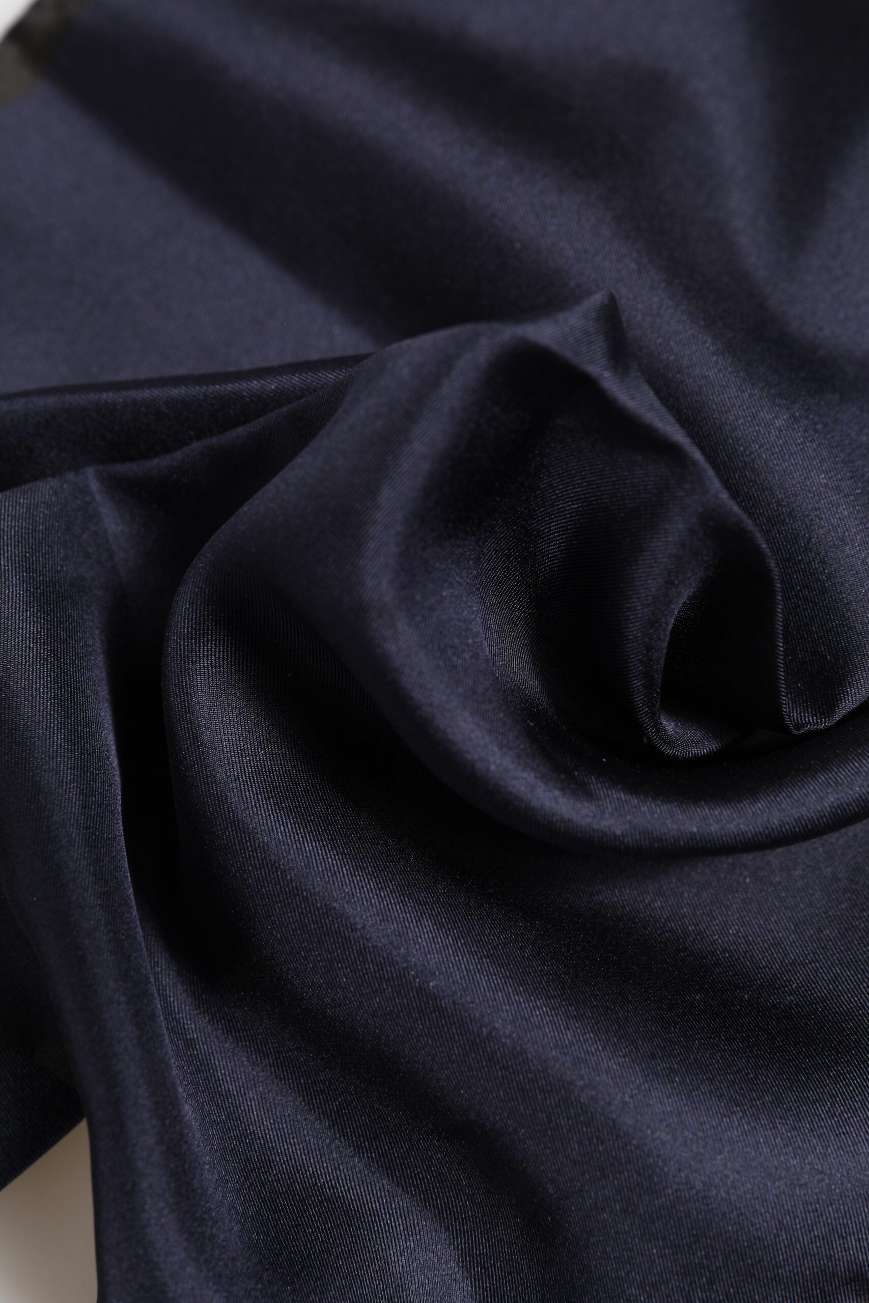 Blauer quadratischer Foulard aus Seide von DG Crown für Herren