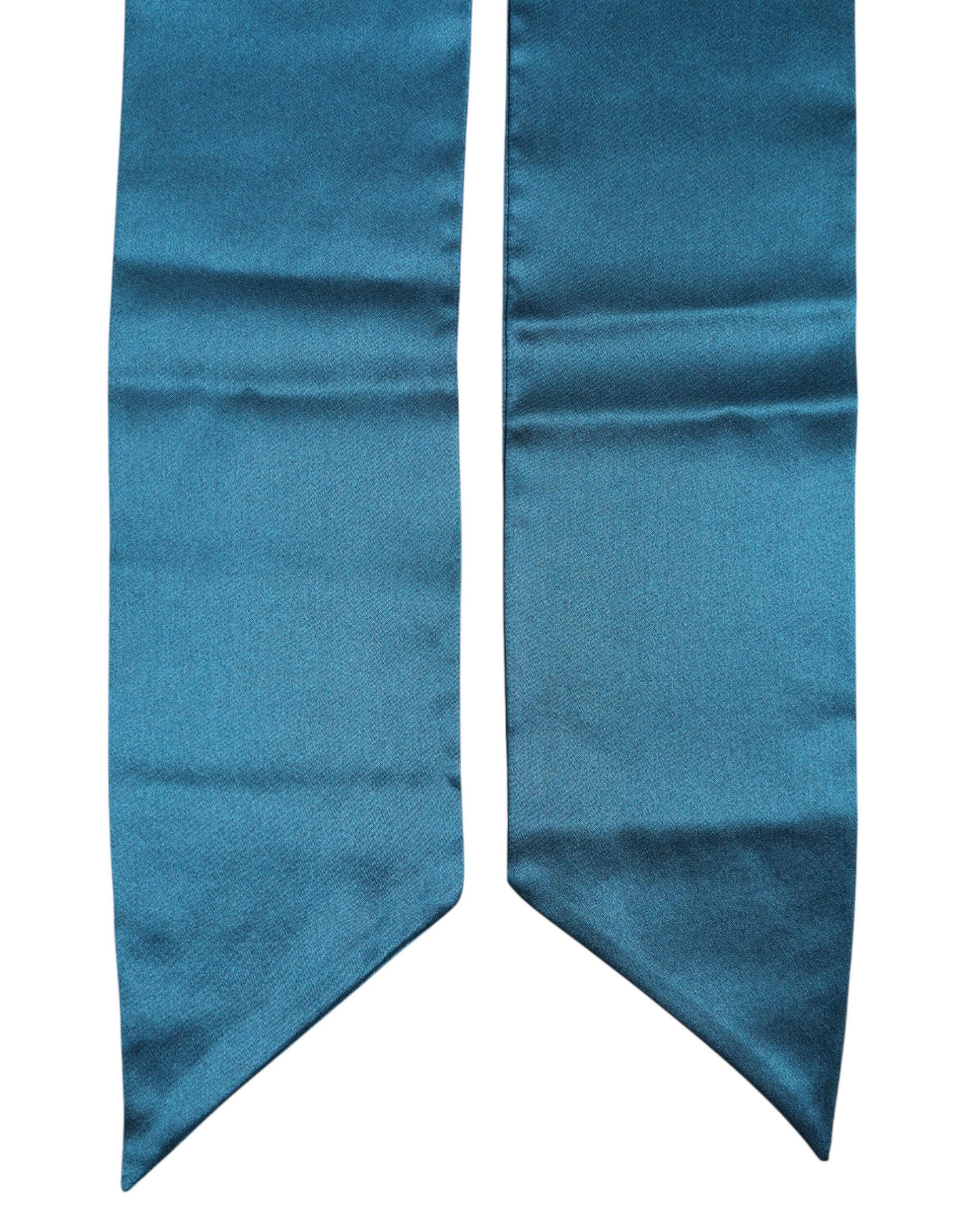Blauer schmaler Foulard-Wickelschal aus Satinseide