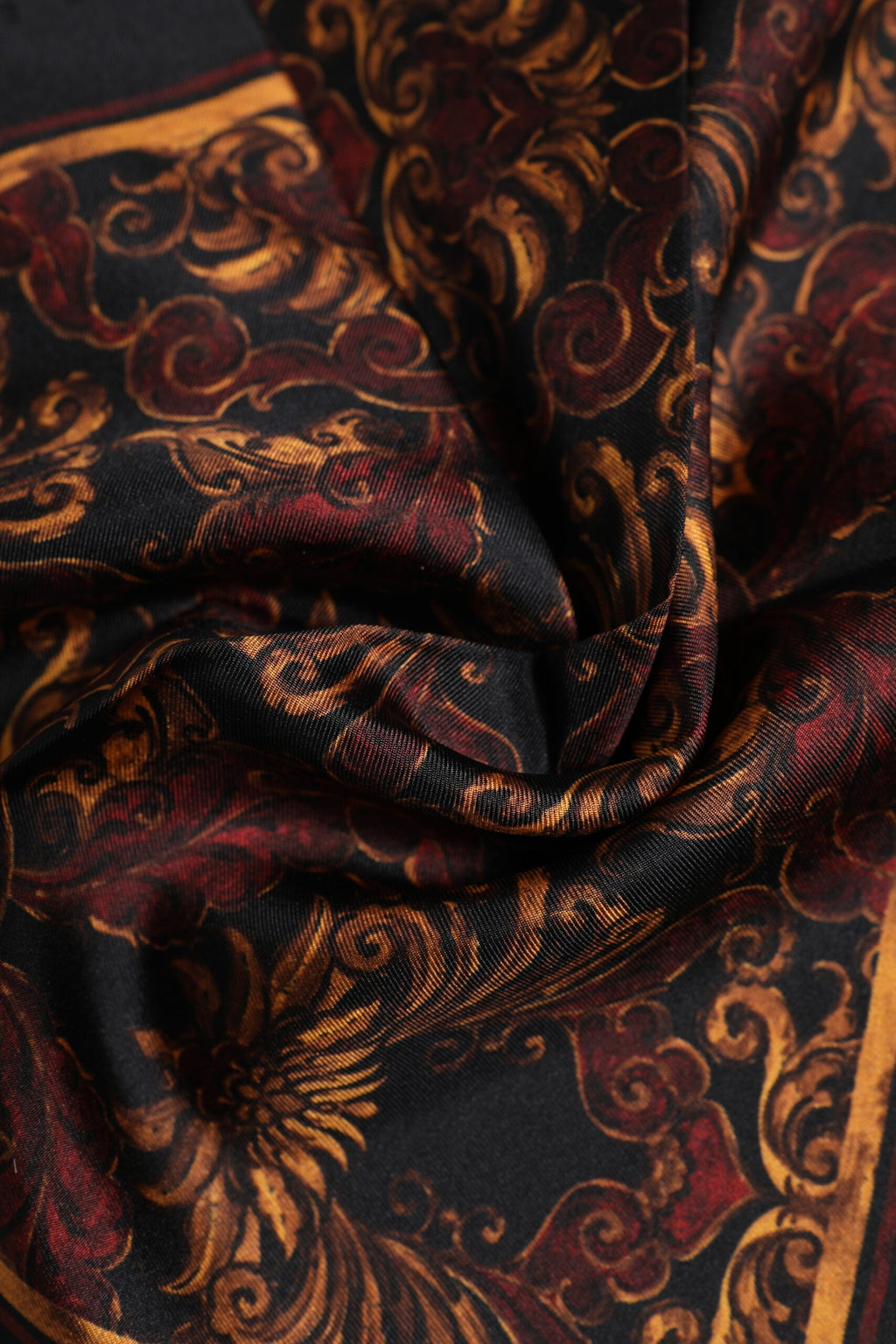 Schwarzer quadratischer Foulard aus Seide mit Blumenmuster für Herren