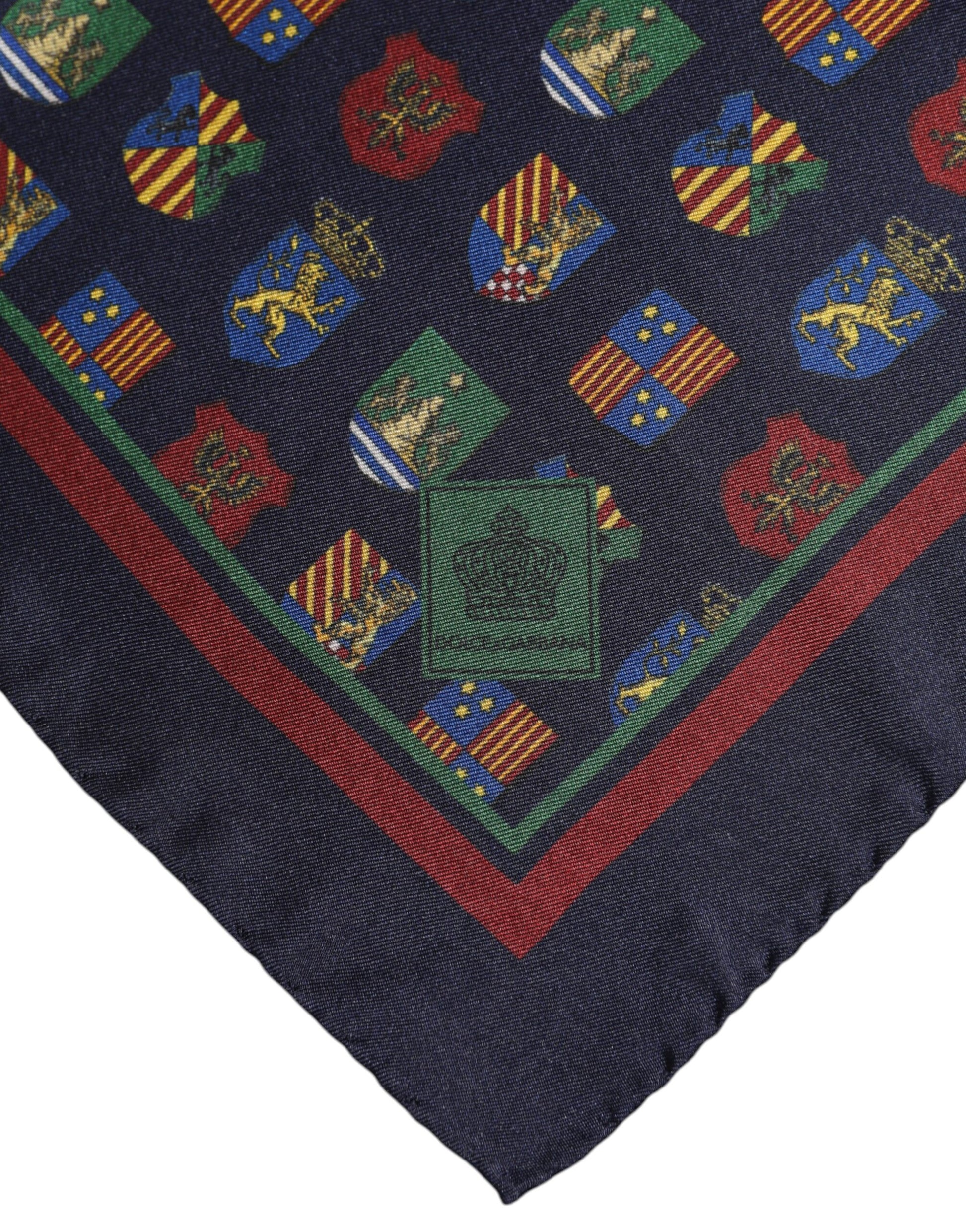 Quadratischer Foulard-Schal mit mehrfarbigen Medaillen